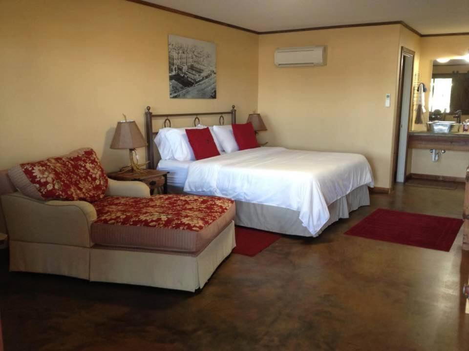Deluxe King Room photo 1