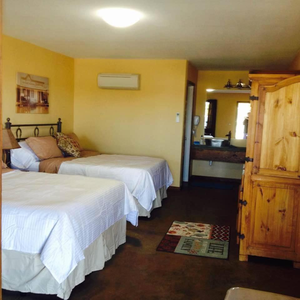Deluxe Queen Room with Two Queen Beds photo 2