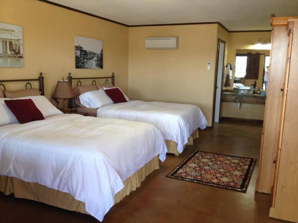 Deluxe Queen Room with Two Queen Beds photo 1