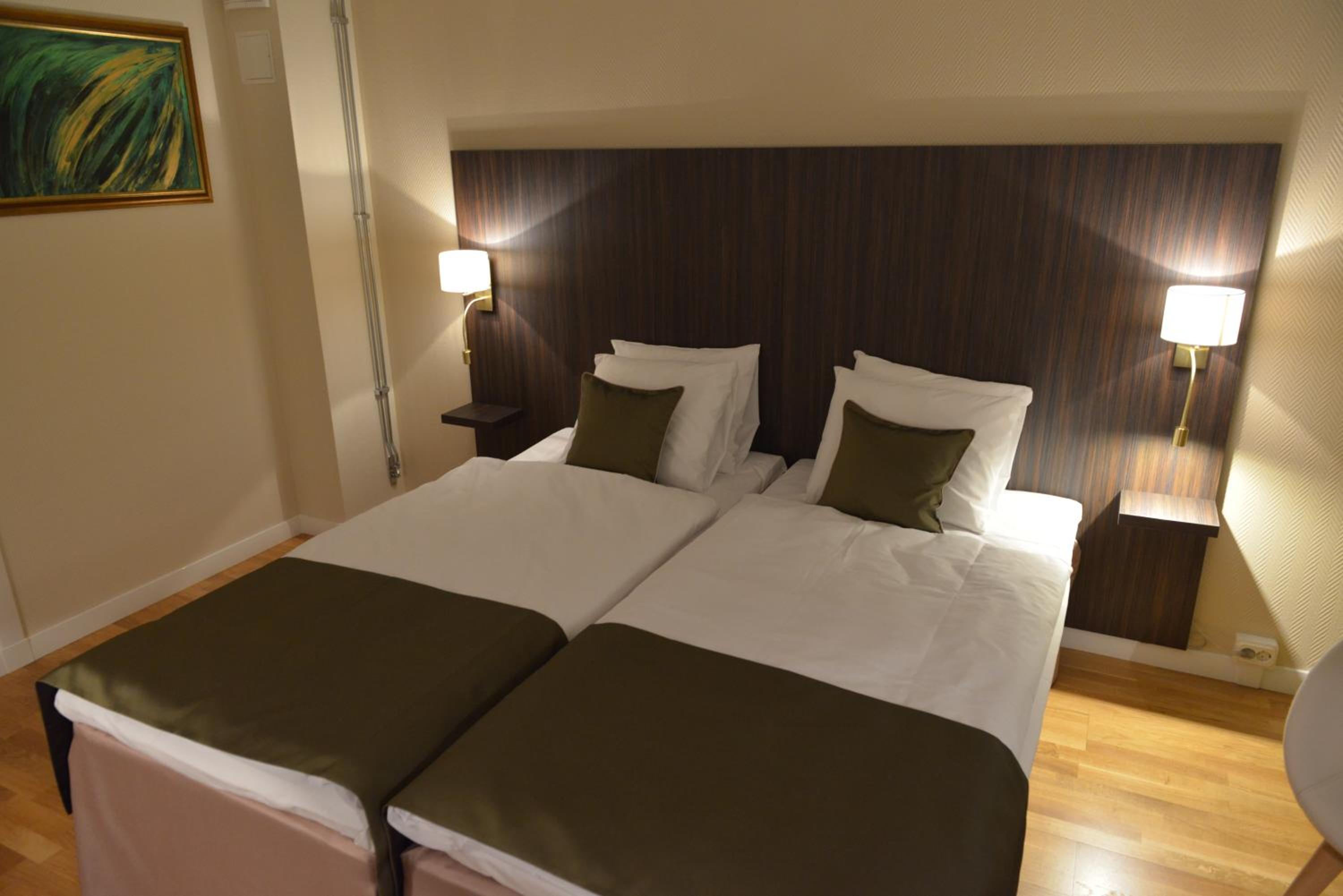 Twin Room - Photo 2