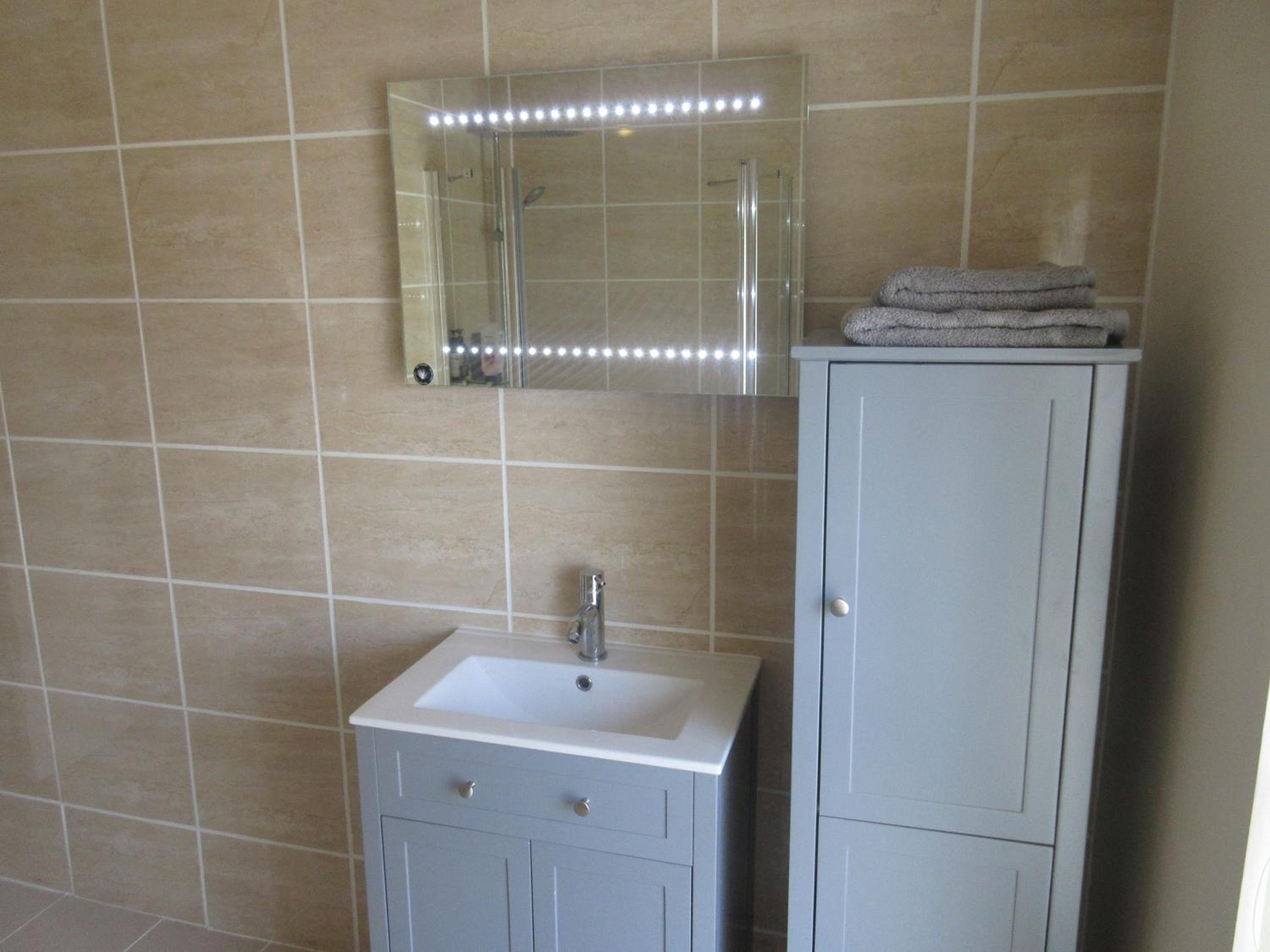 Family Room with Private Bathroom - Photo 12