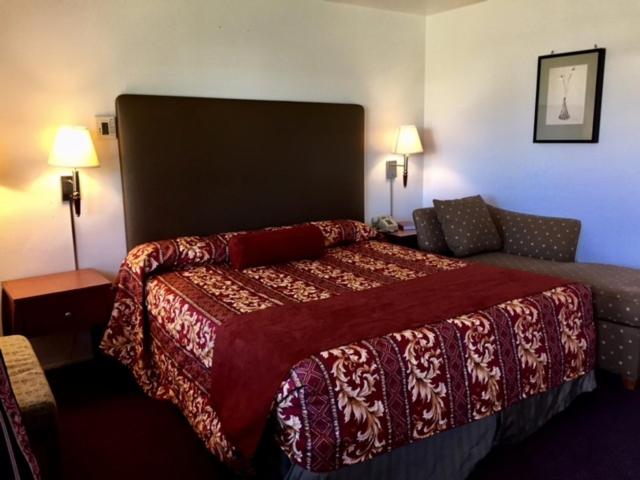 Deluxe King Room photo 1