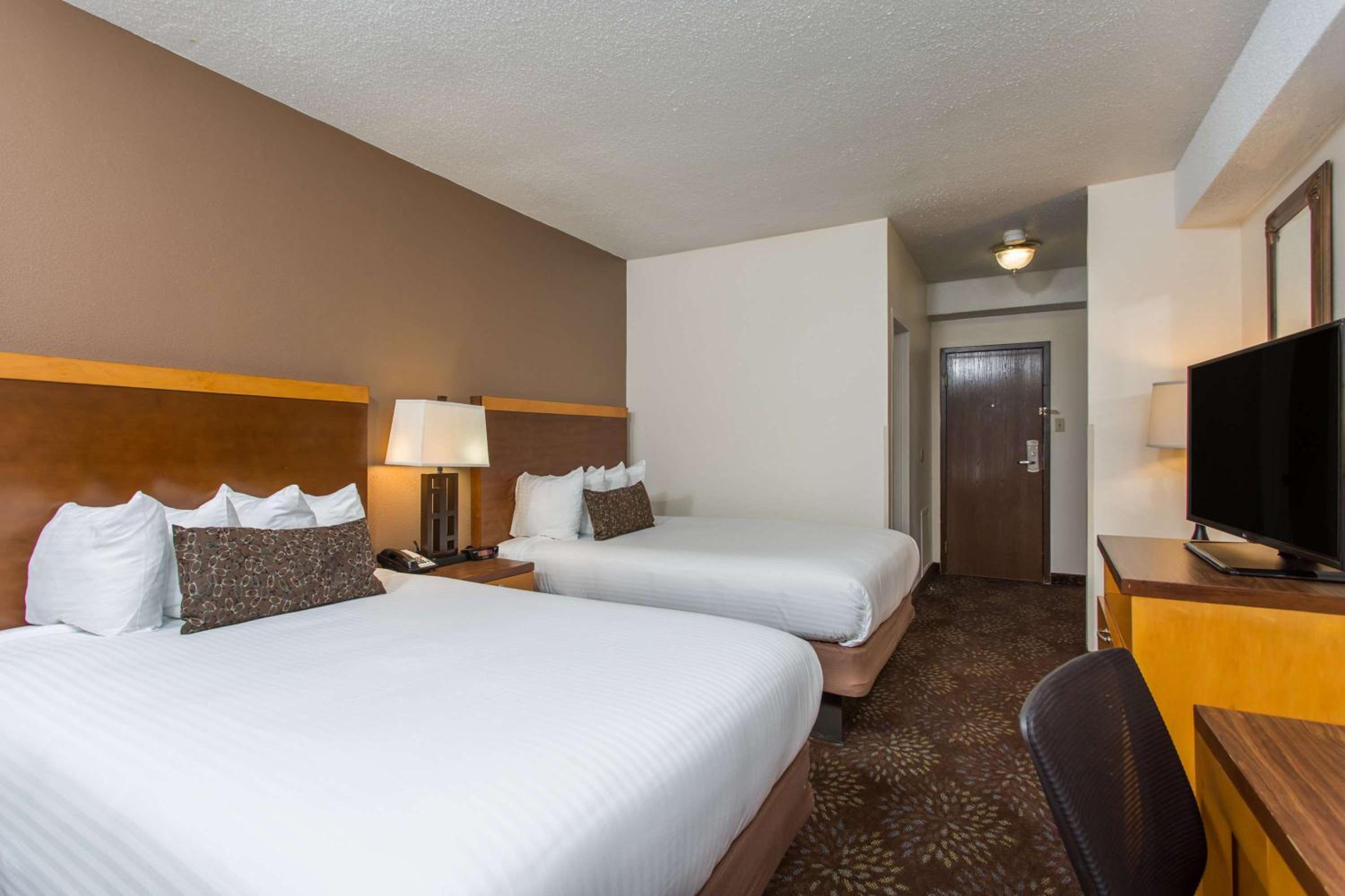 Deluxe Double Room with Two Double Beds - Non-Smoking - Photo 5
