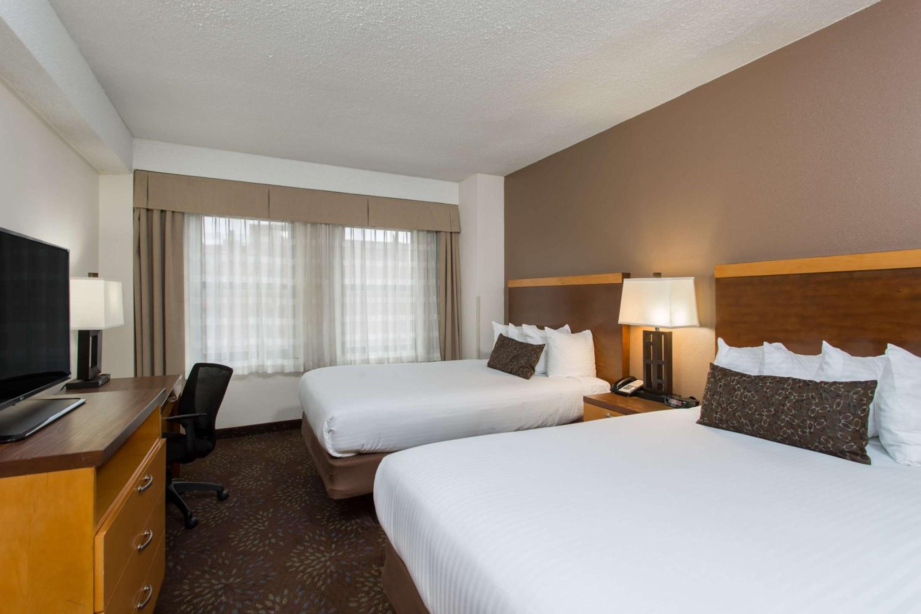 Deluxe Double Room with Two Double Beds - Non-Smoking - Photo 4