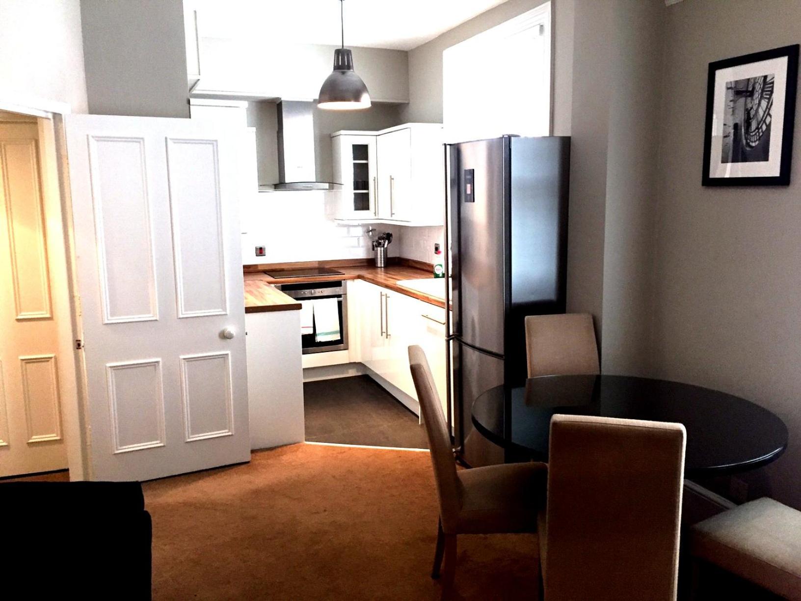Apartment photo 2