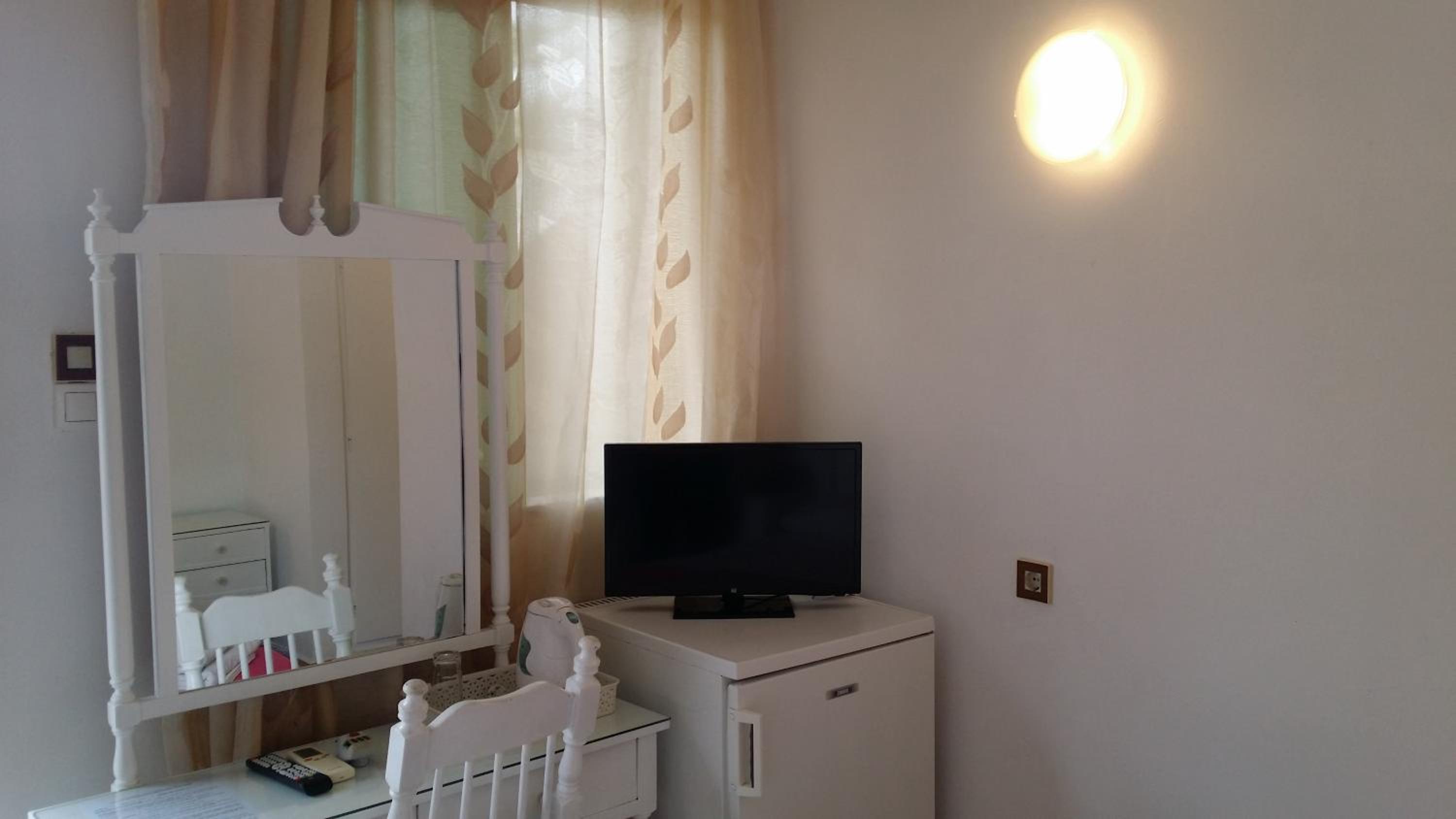 Economy Double Room - Ground Floor - Photo 8