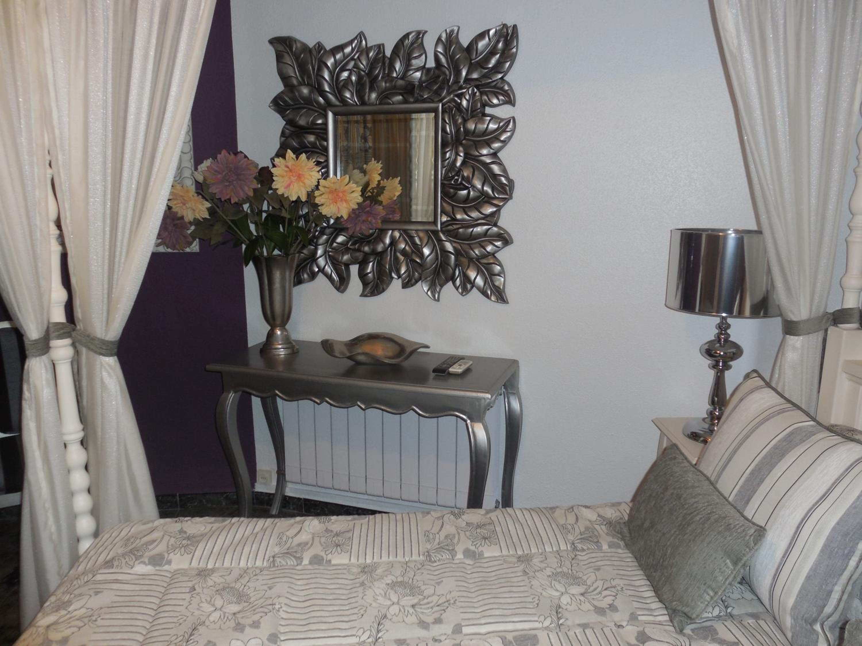 Queen Suite with Spa Bath photo 3