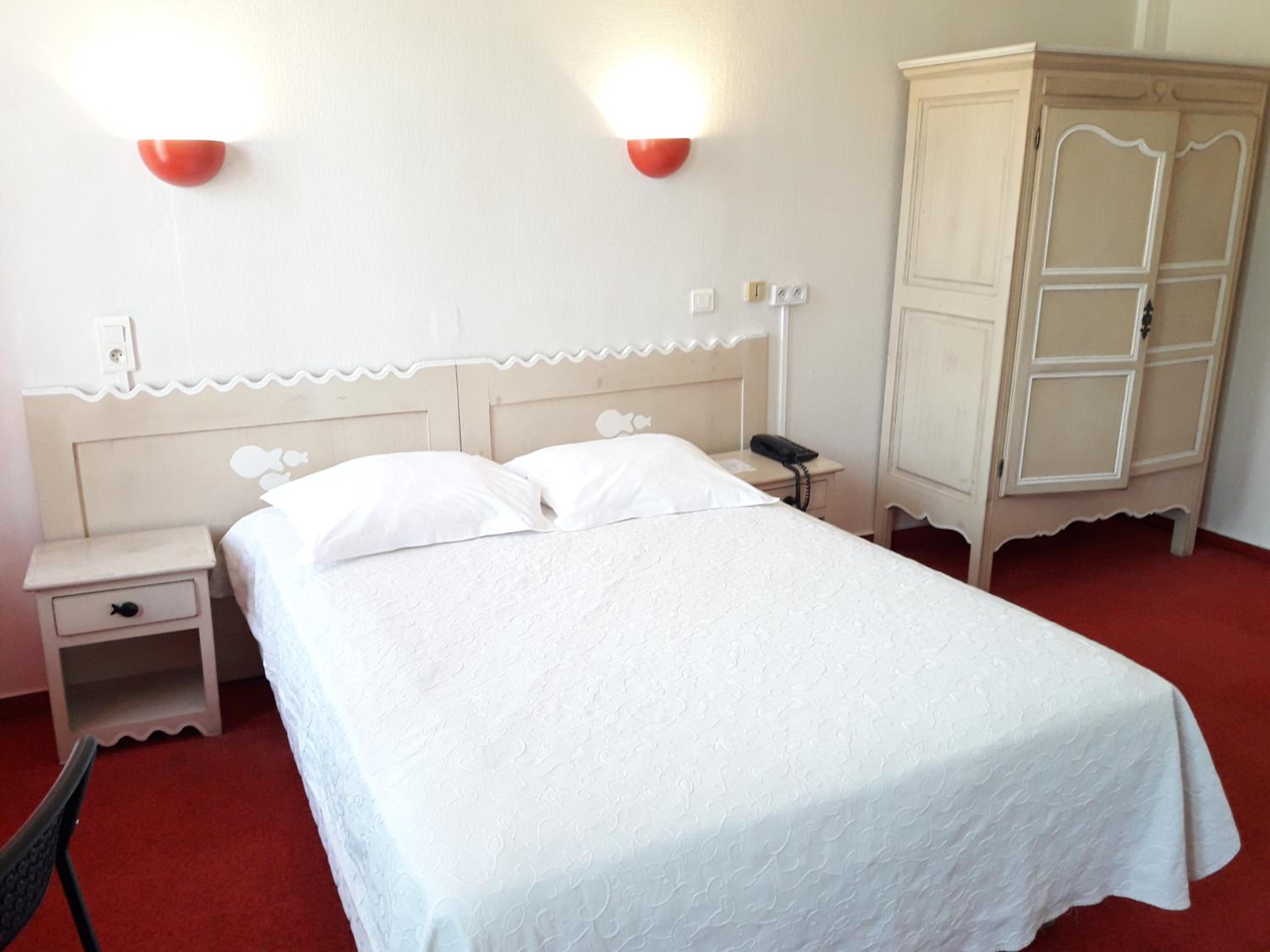 Superior Double Room with Hill View - Photo 7