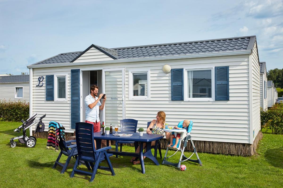 Stacaravan 4 personen (2 slaapkamers) photo 1