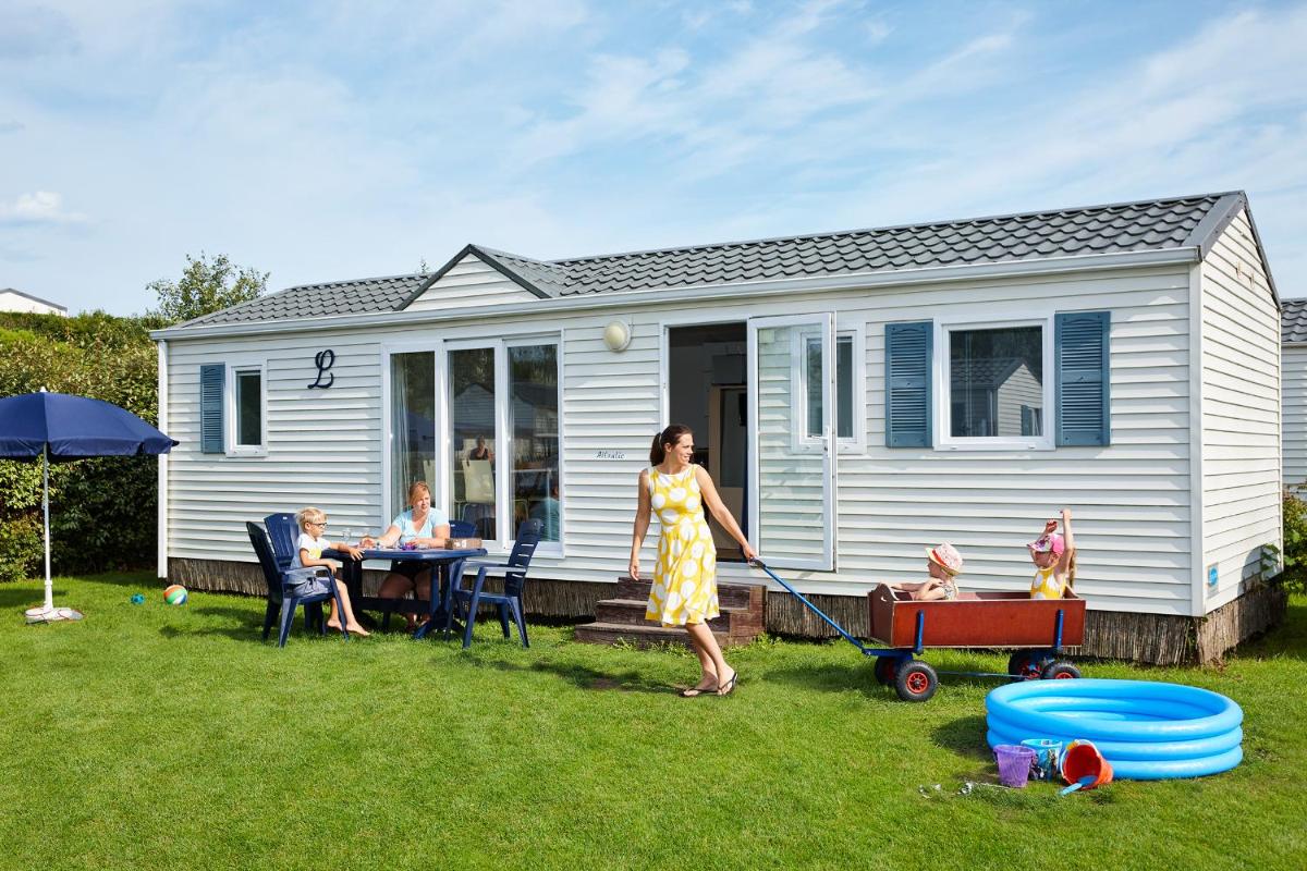 Superior Stacaravan 6 personen (3 slaapkamers) photo 2