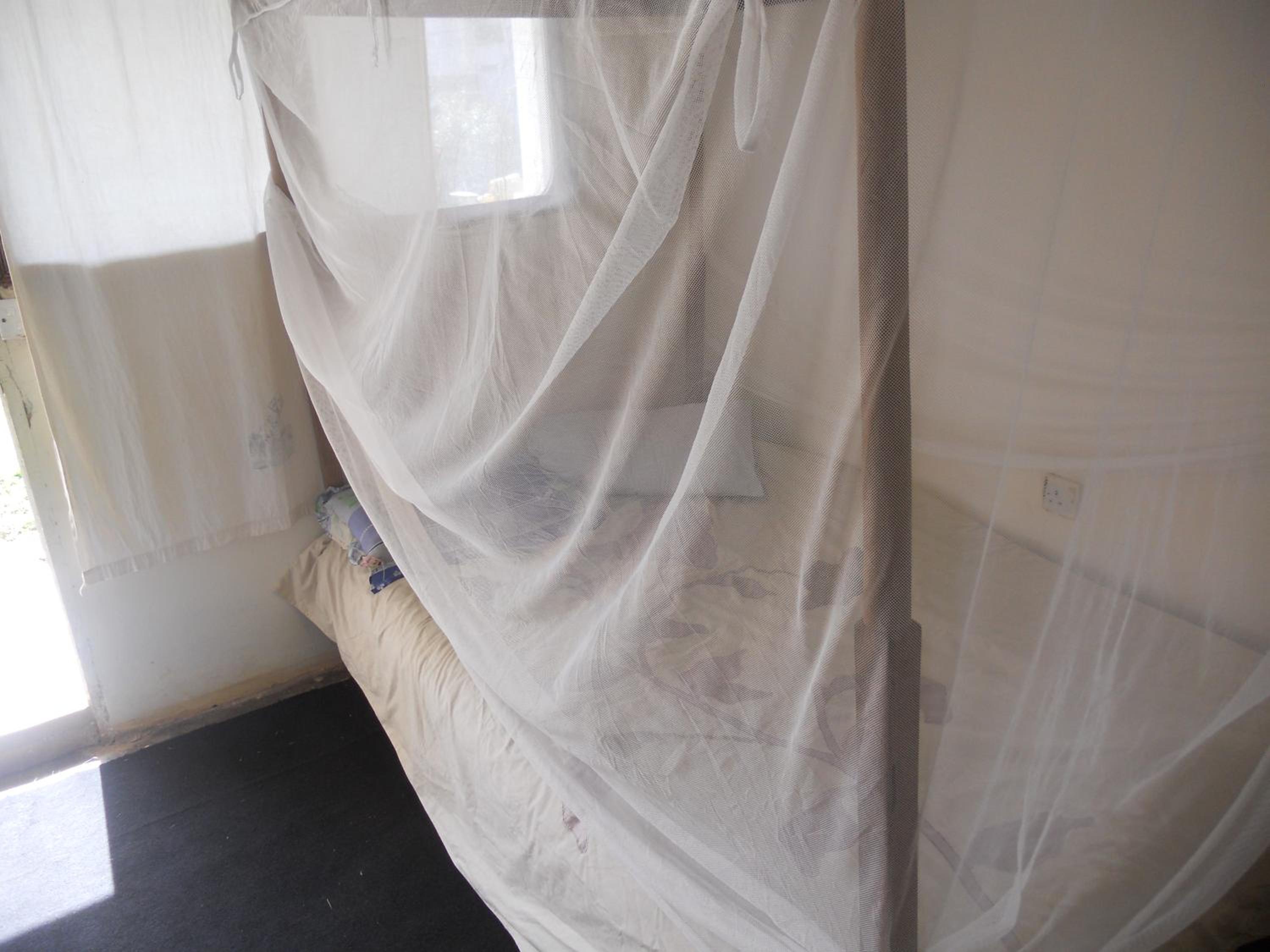 Single Room with Private Bathroom photo 2
