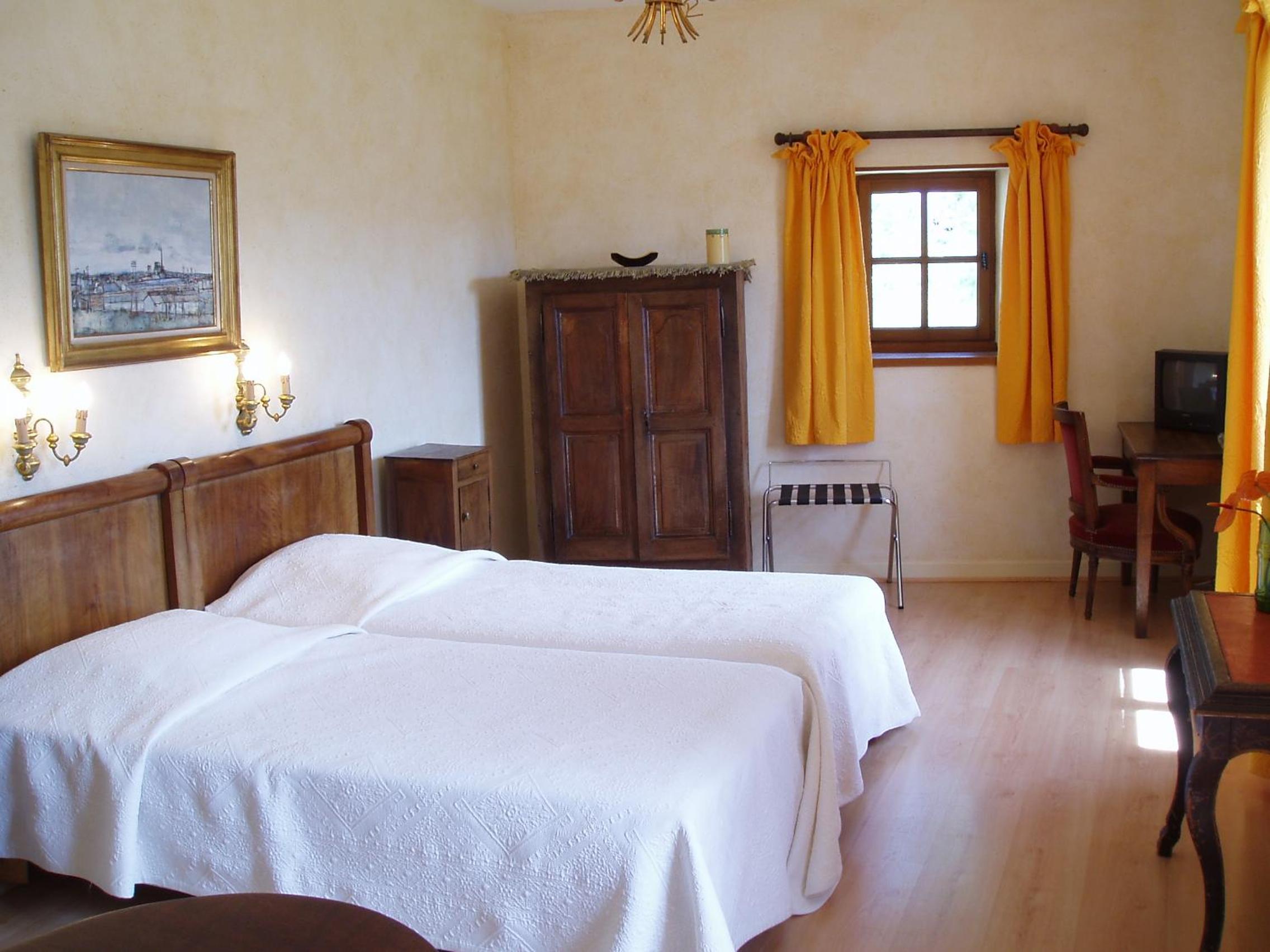 Superior Twin Room with City View photo 1