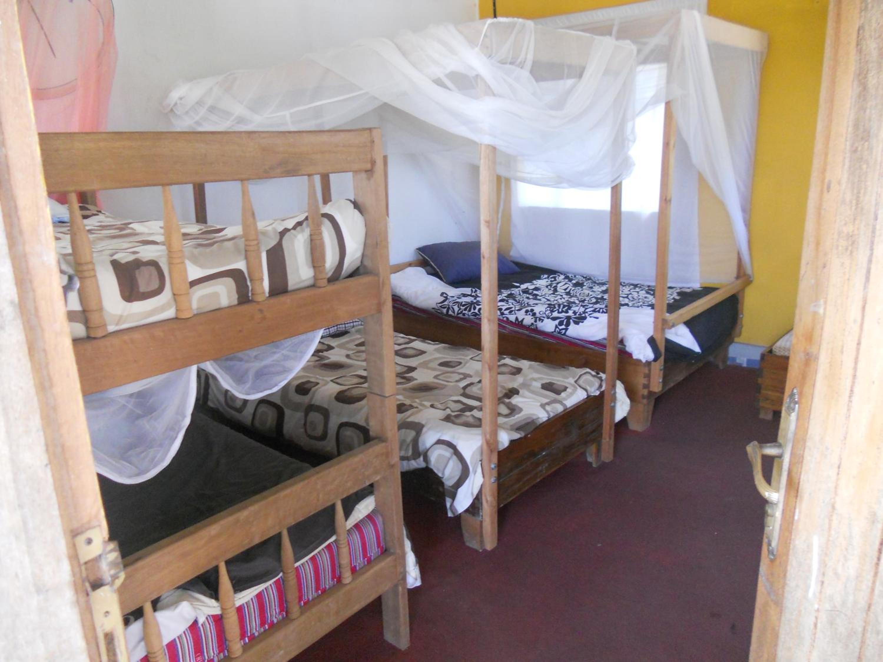 10-Bed Mixed Dormitory Room photo 1