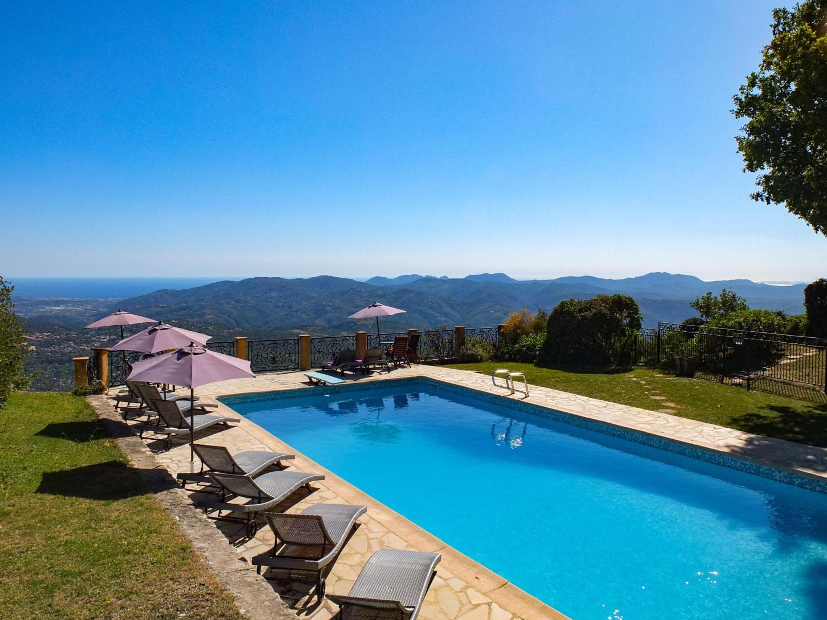 Three-Bedroom Villa with Pool and Panoramic views photo 1
