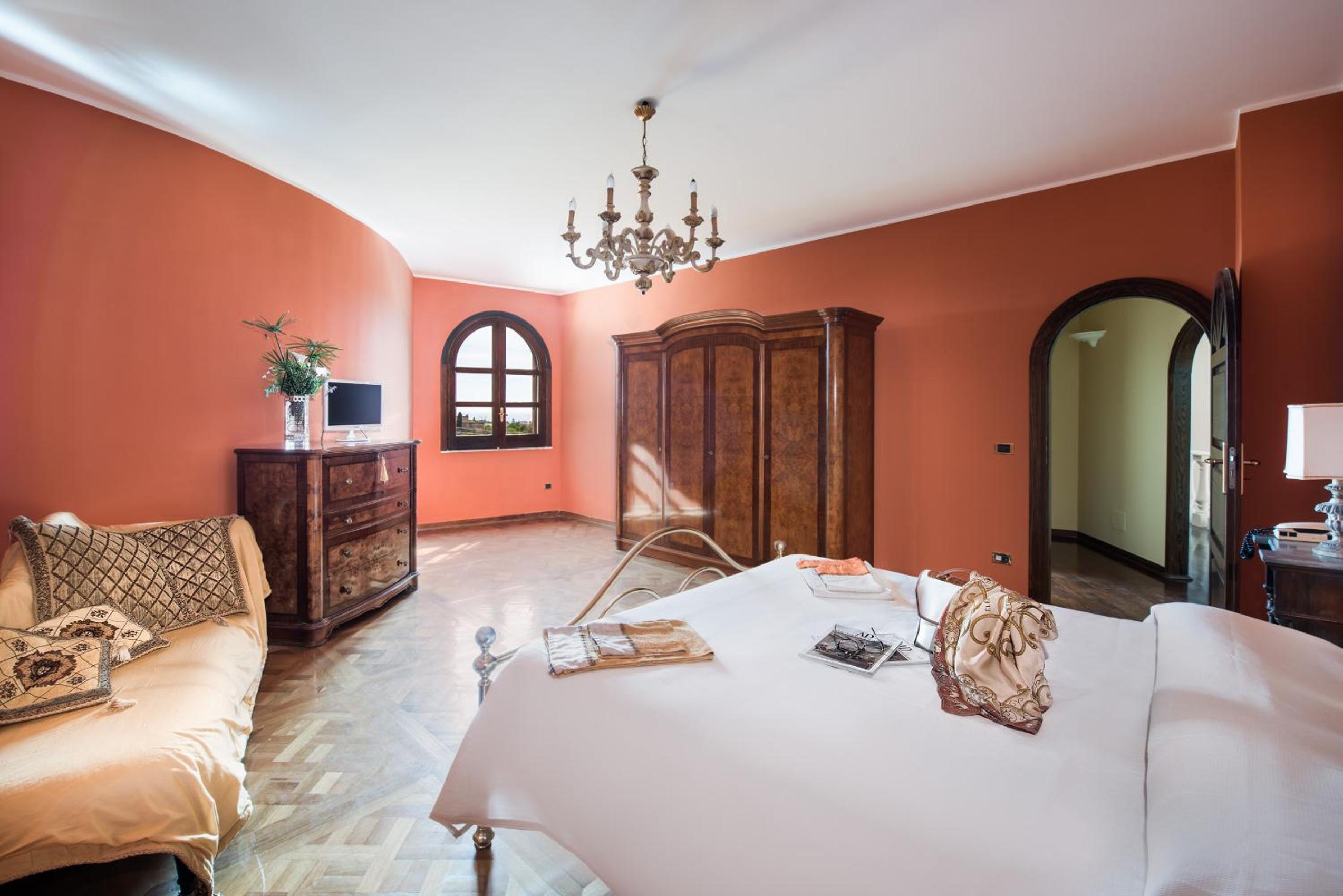 Four-Bedroom Villa with Sea View photo 3