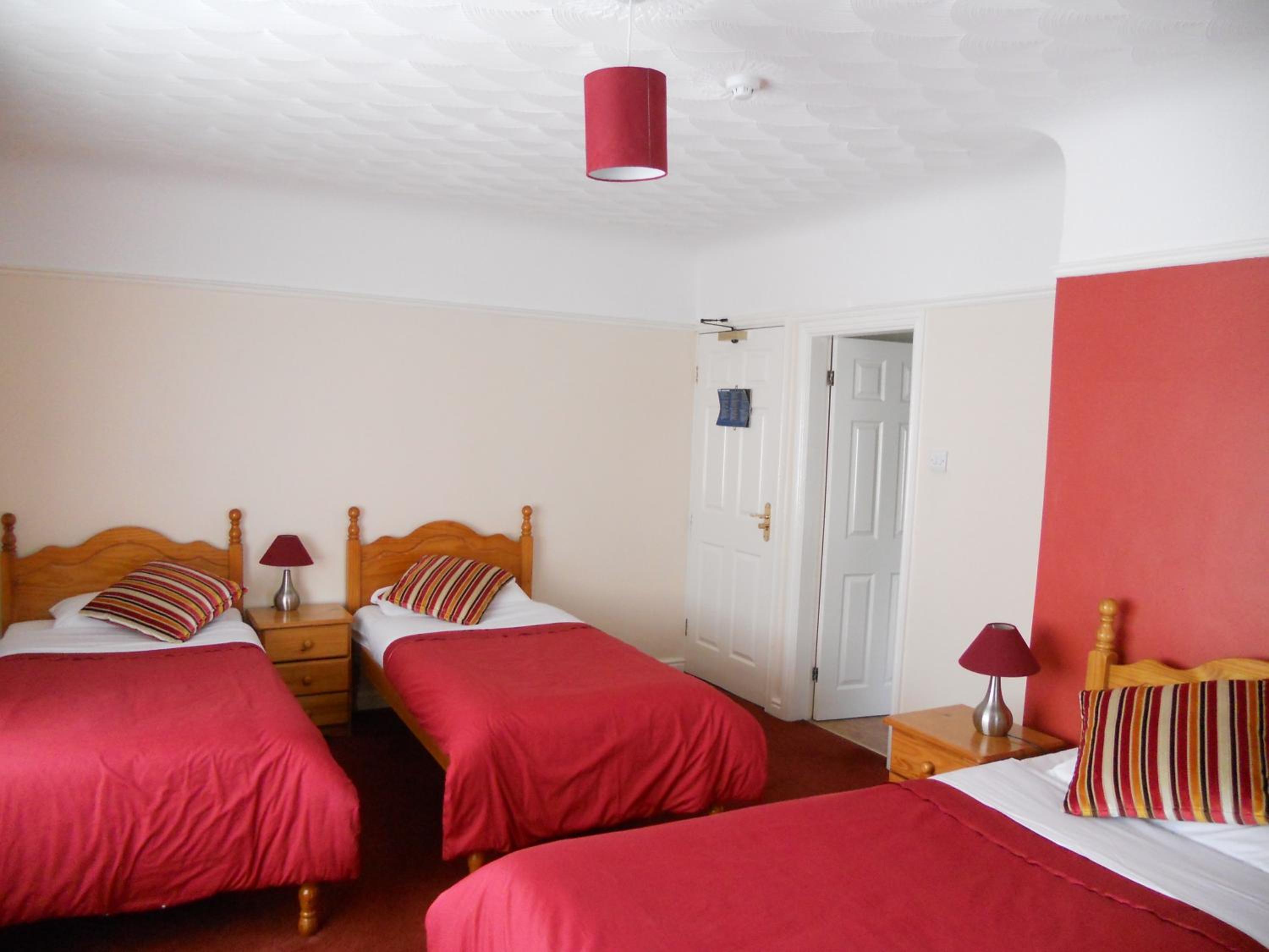 Twin Room - Photo 3