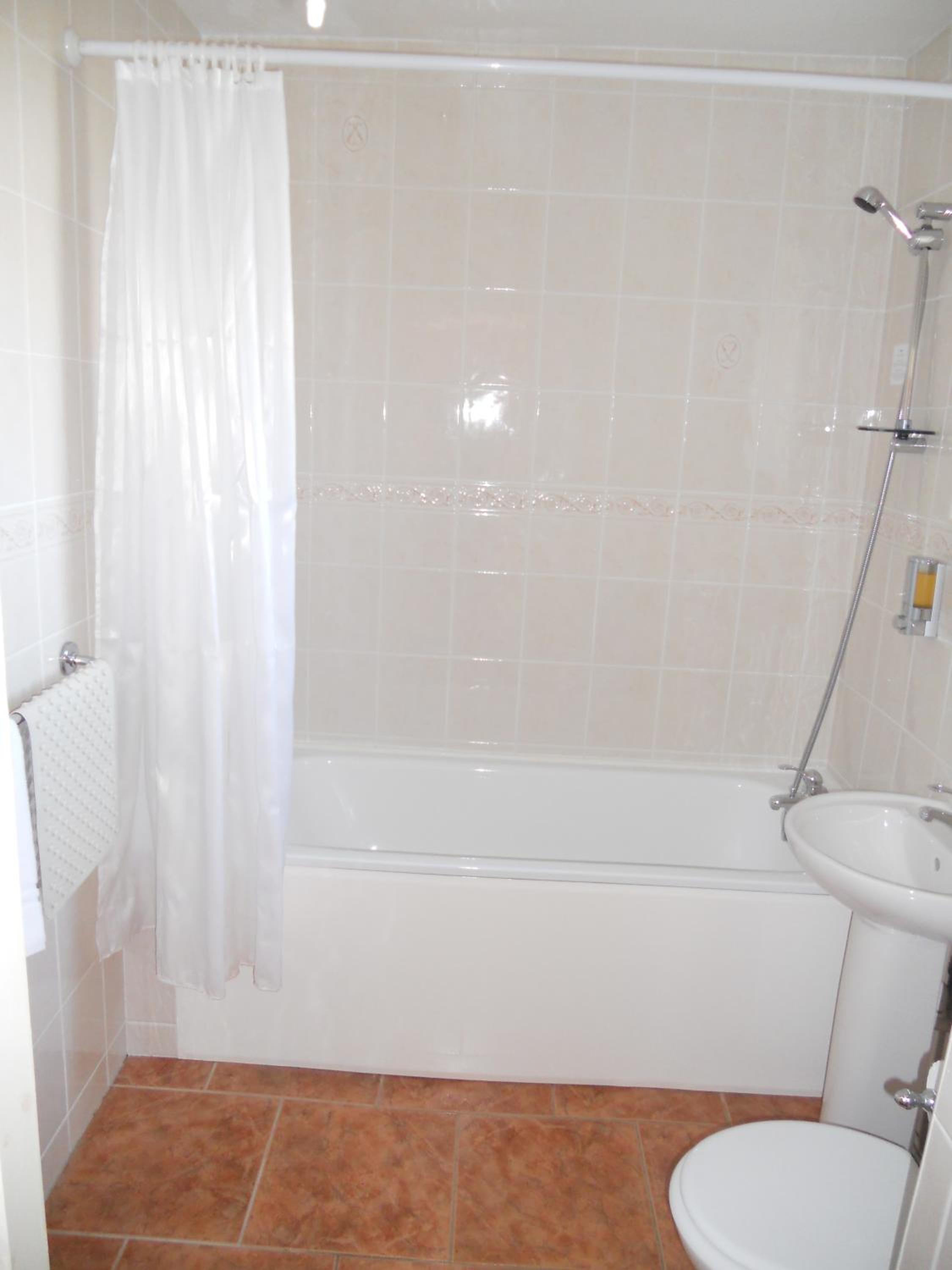 Twin Room - Photo 4