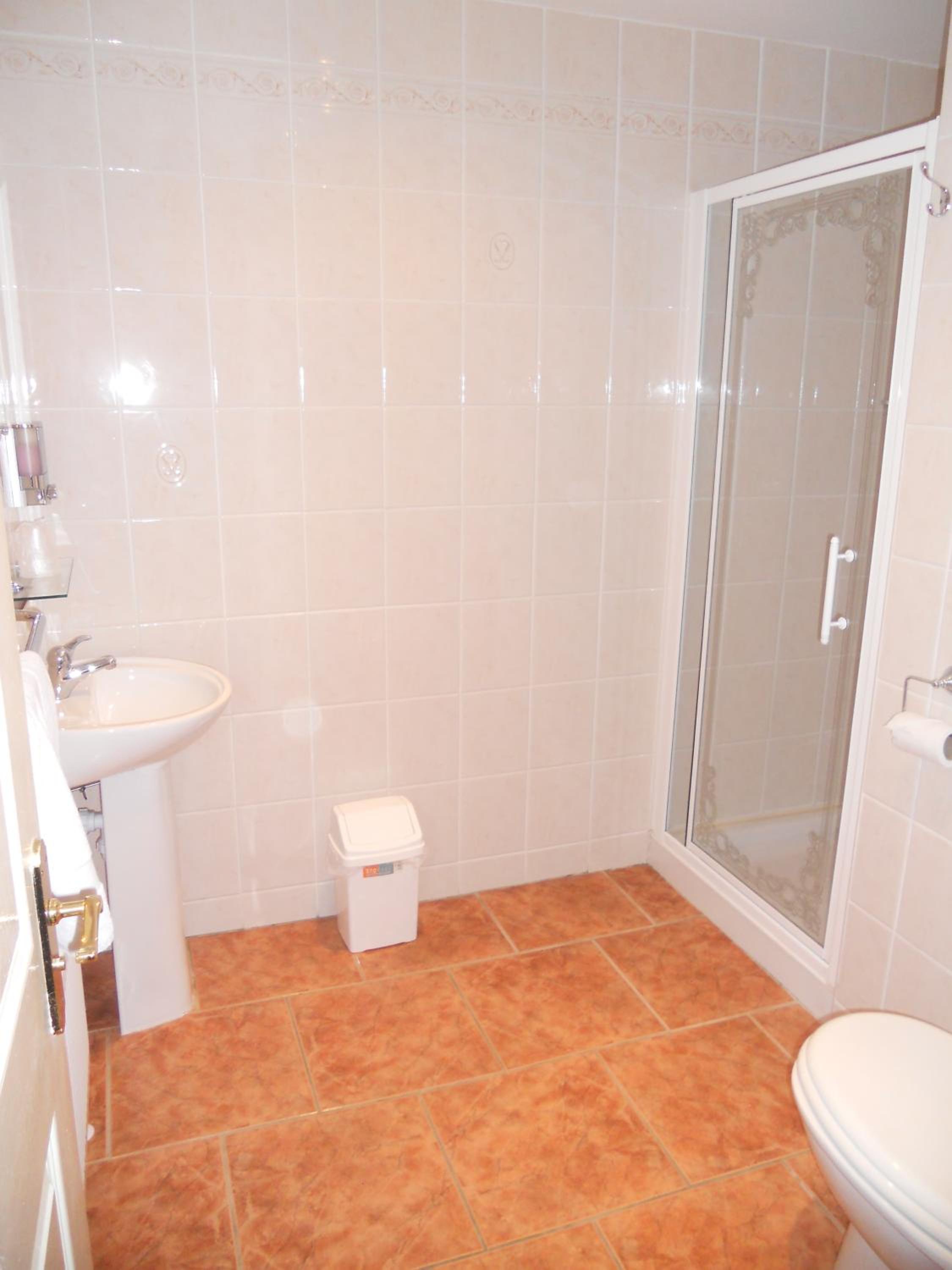 Double Room - Photo 8
