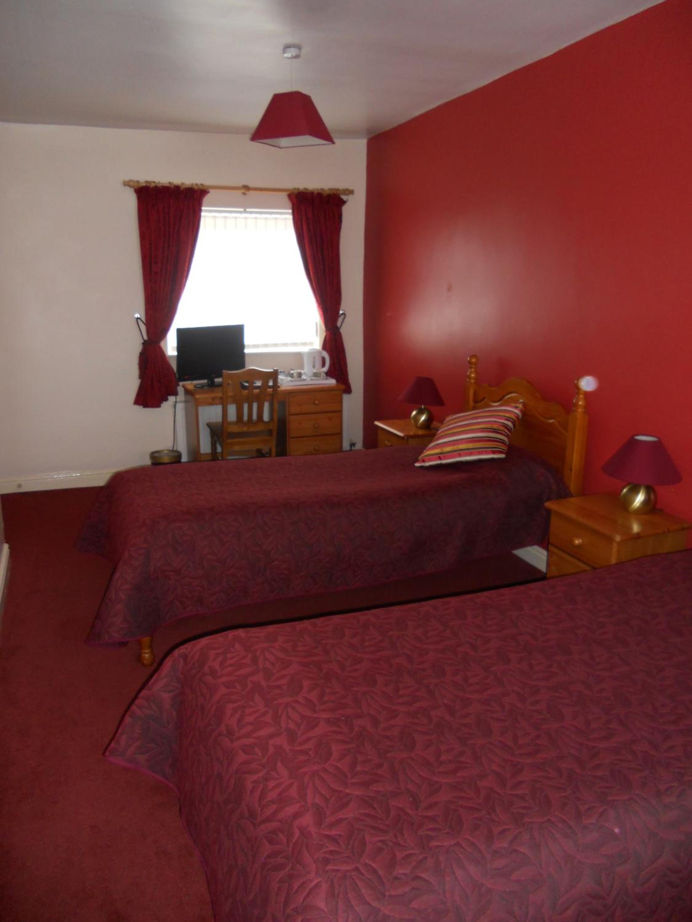 Twin Room - Photo 6