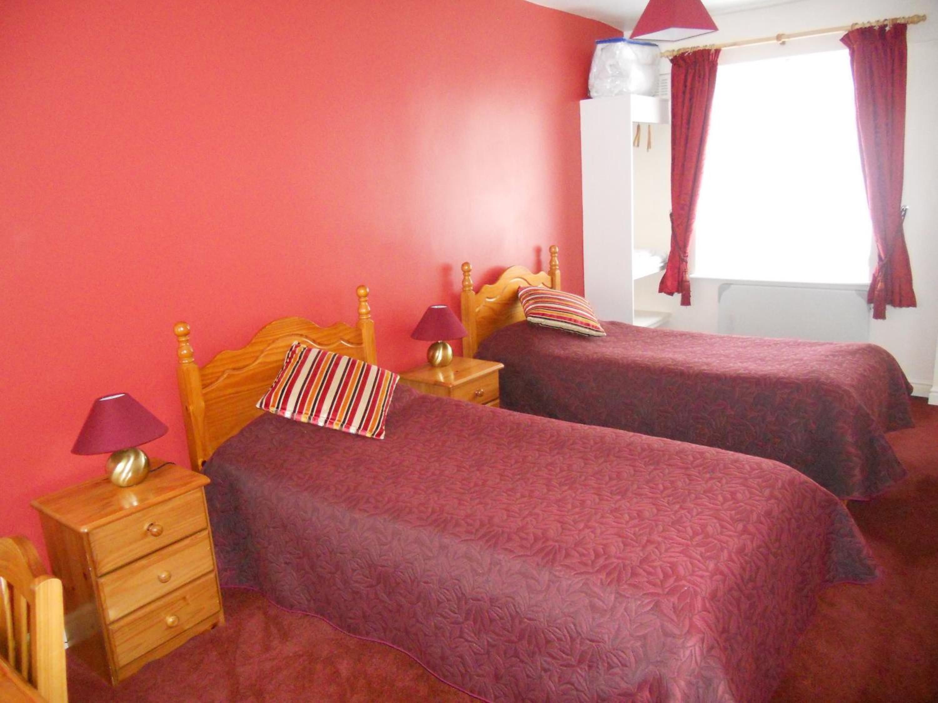 Twin Room - Photo 1