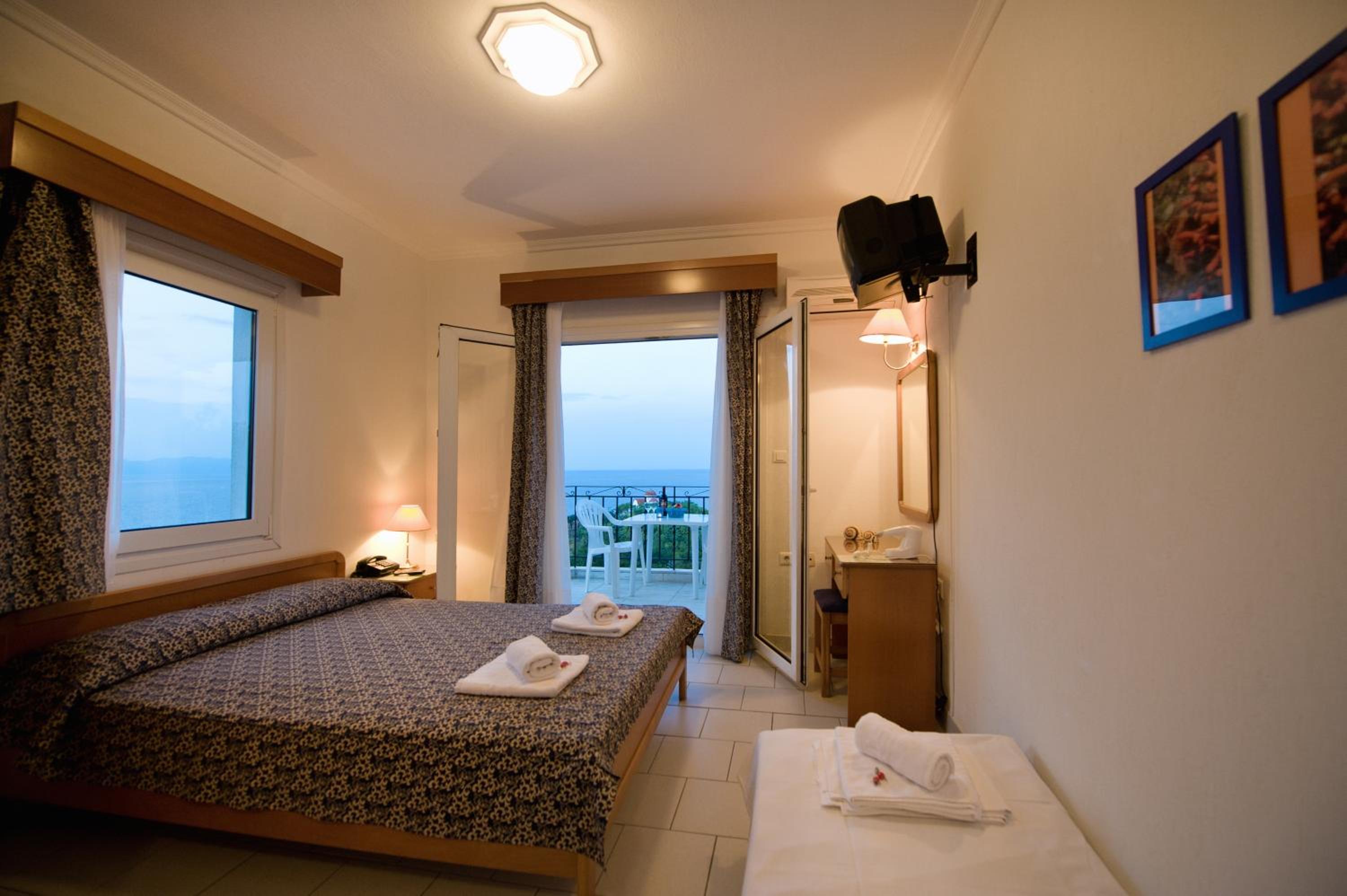 Studio with Sea View (3 Adults) photo 3