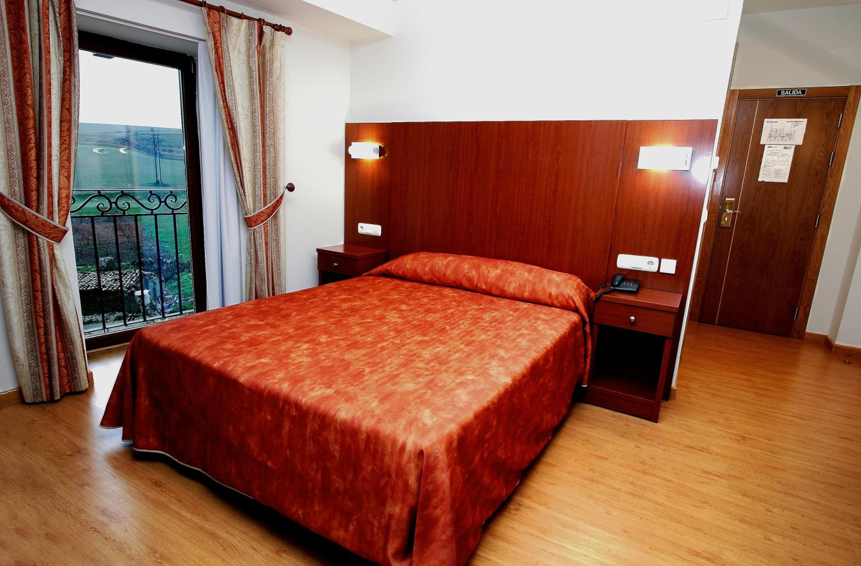 Double Room - Photo 8