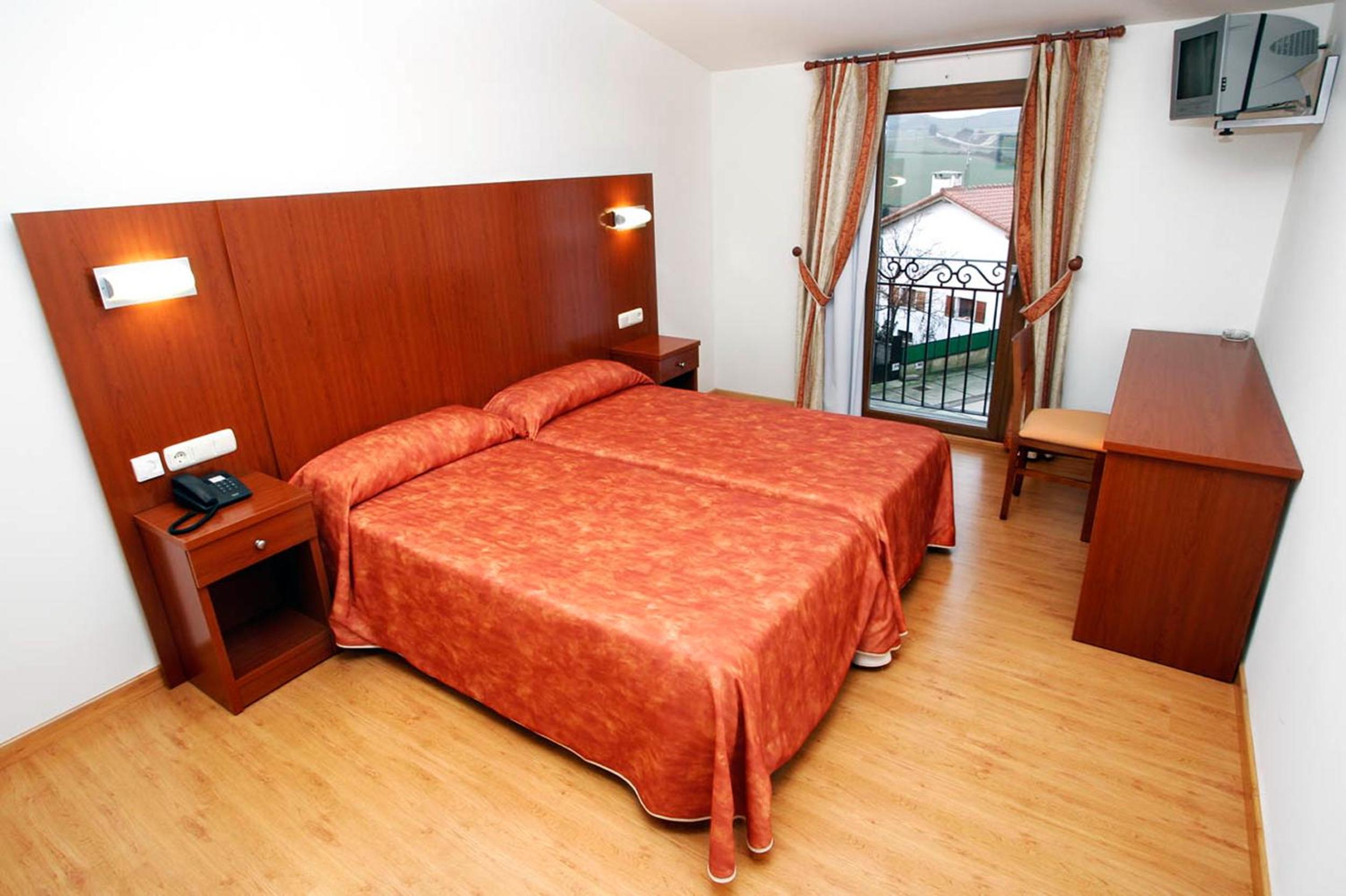Twin Room - Photo 1