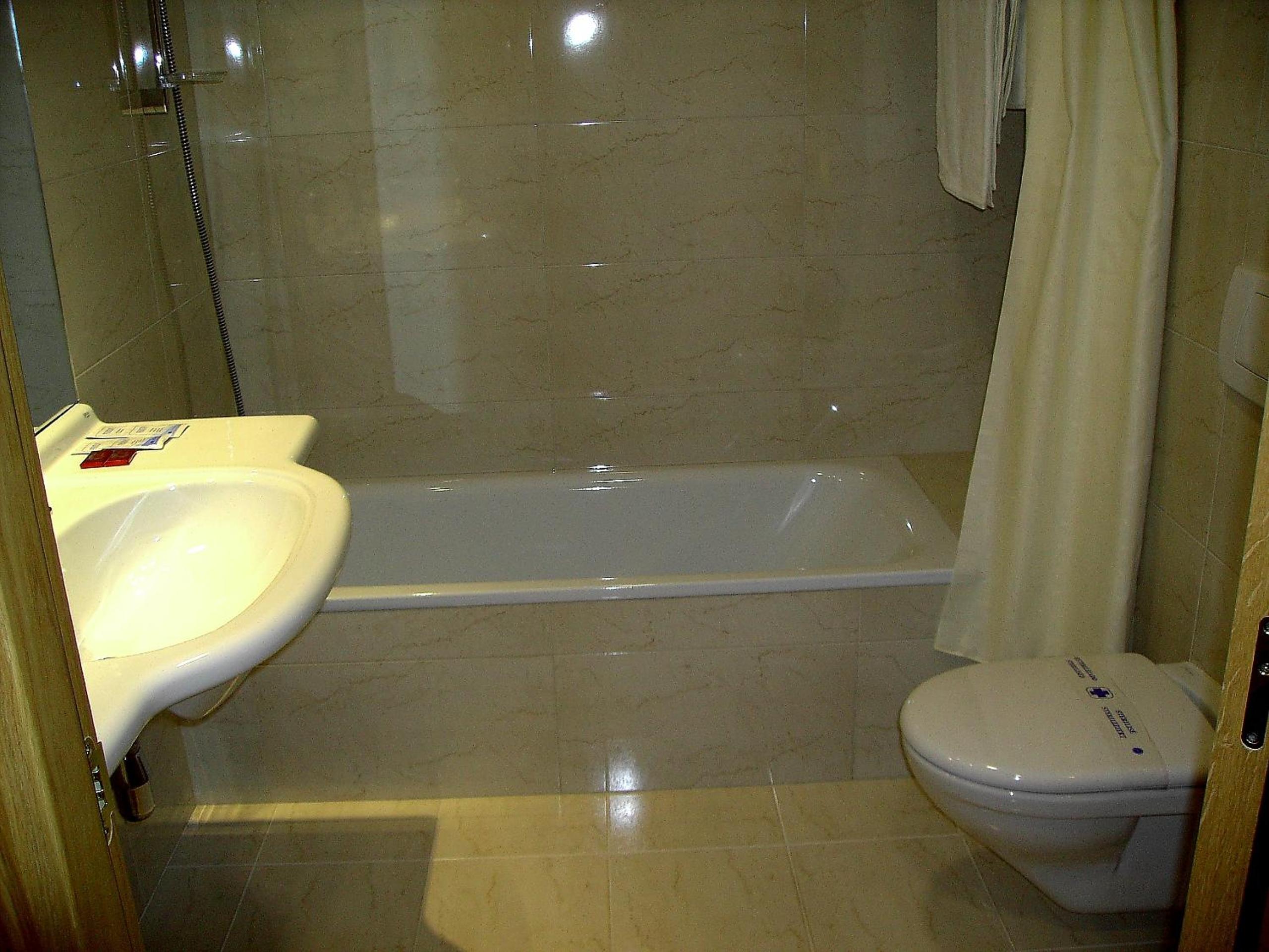 Double Room - Photo 11