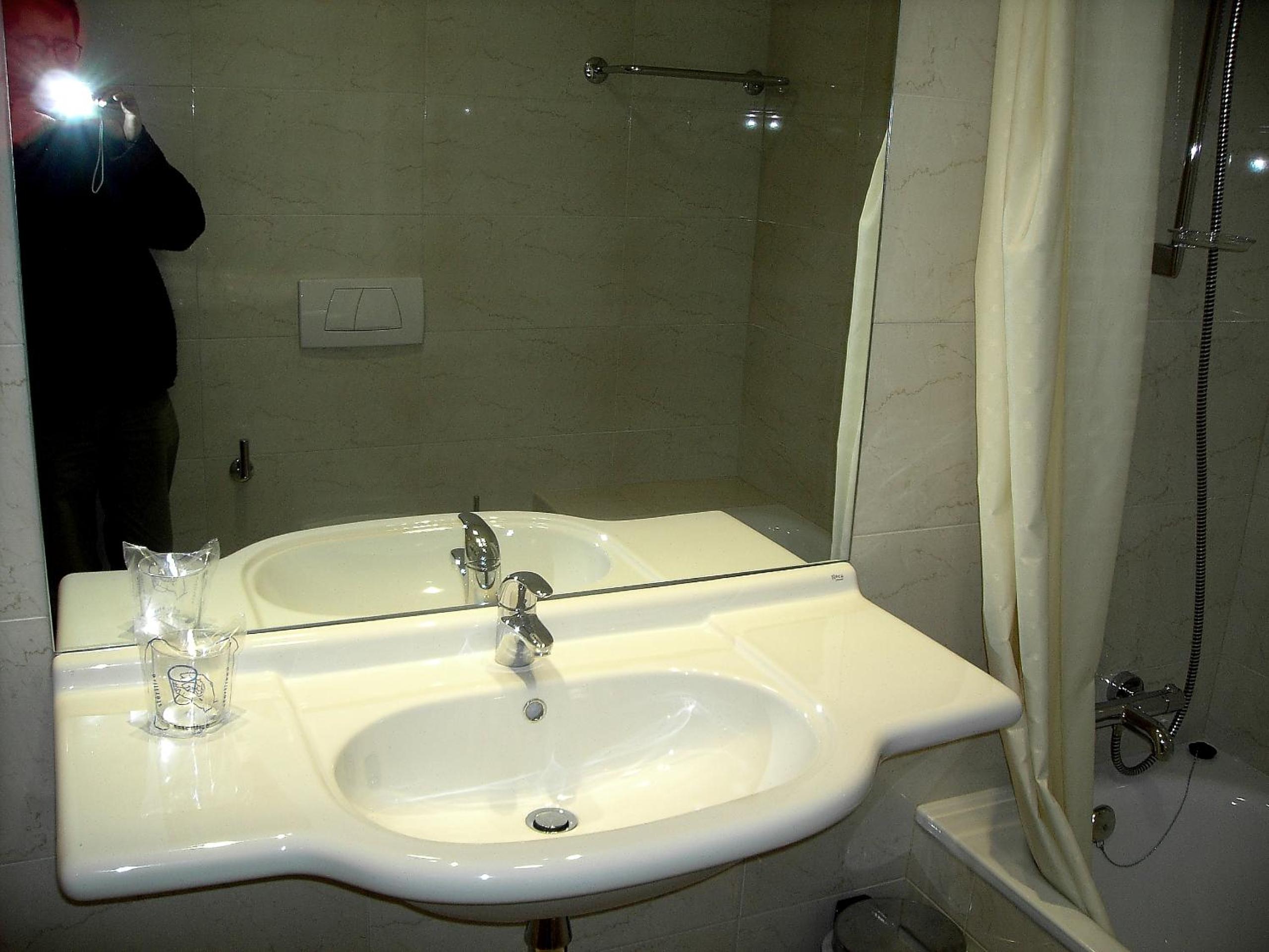 Double Room - Photo 6