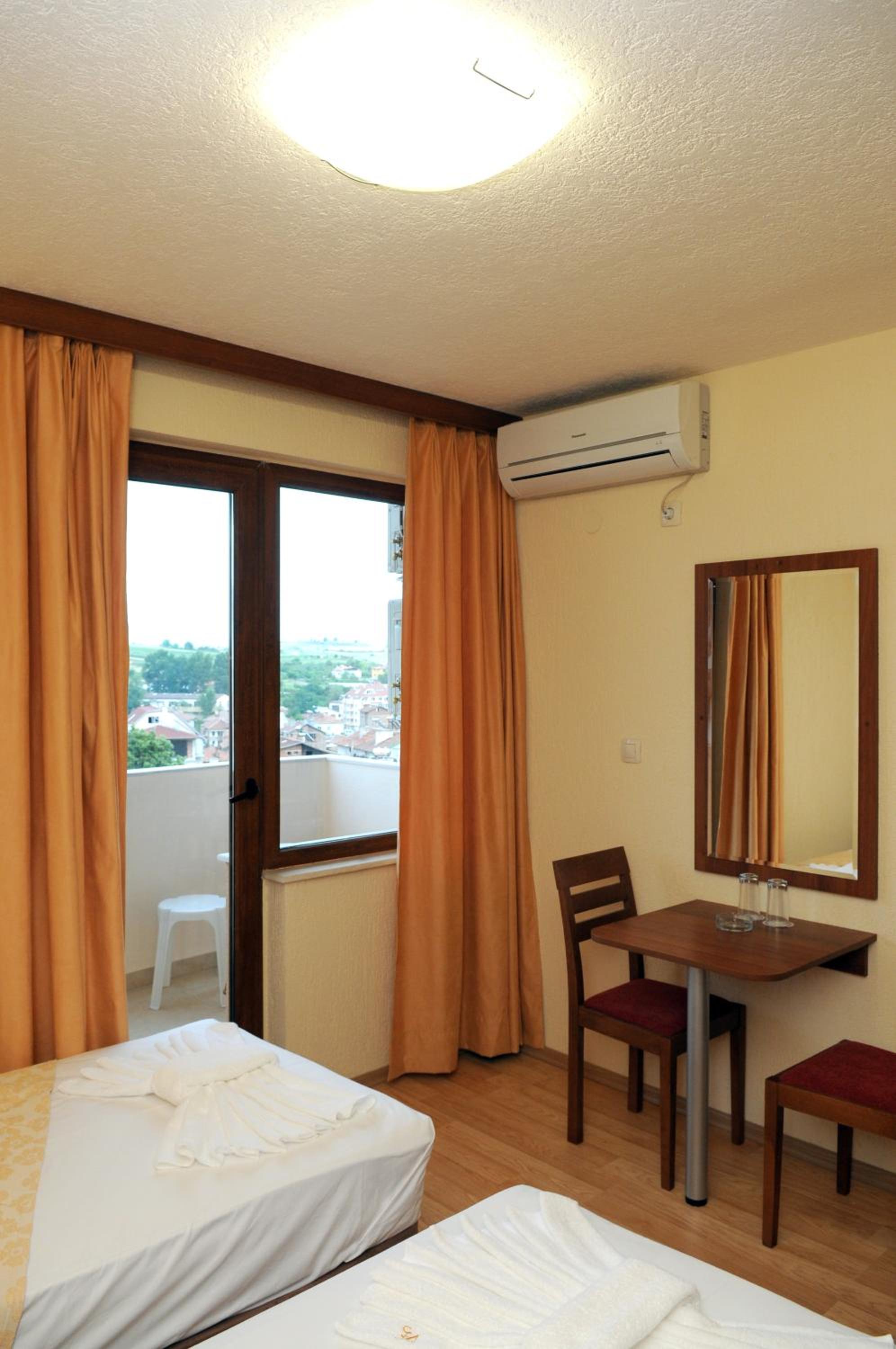Double or Twin Room with Balcony photo 2