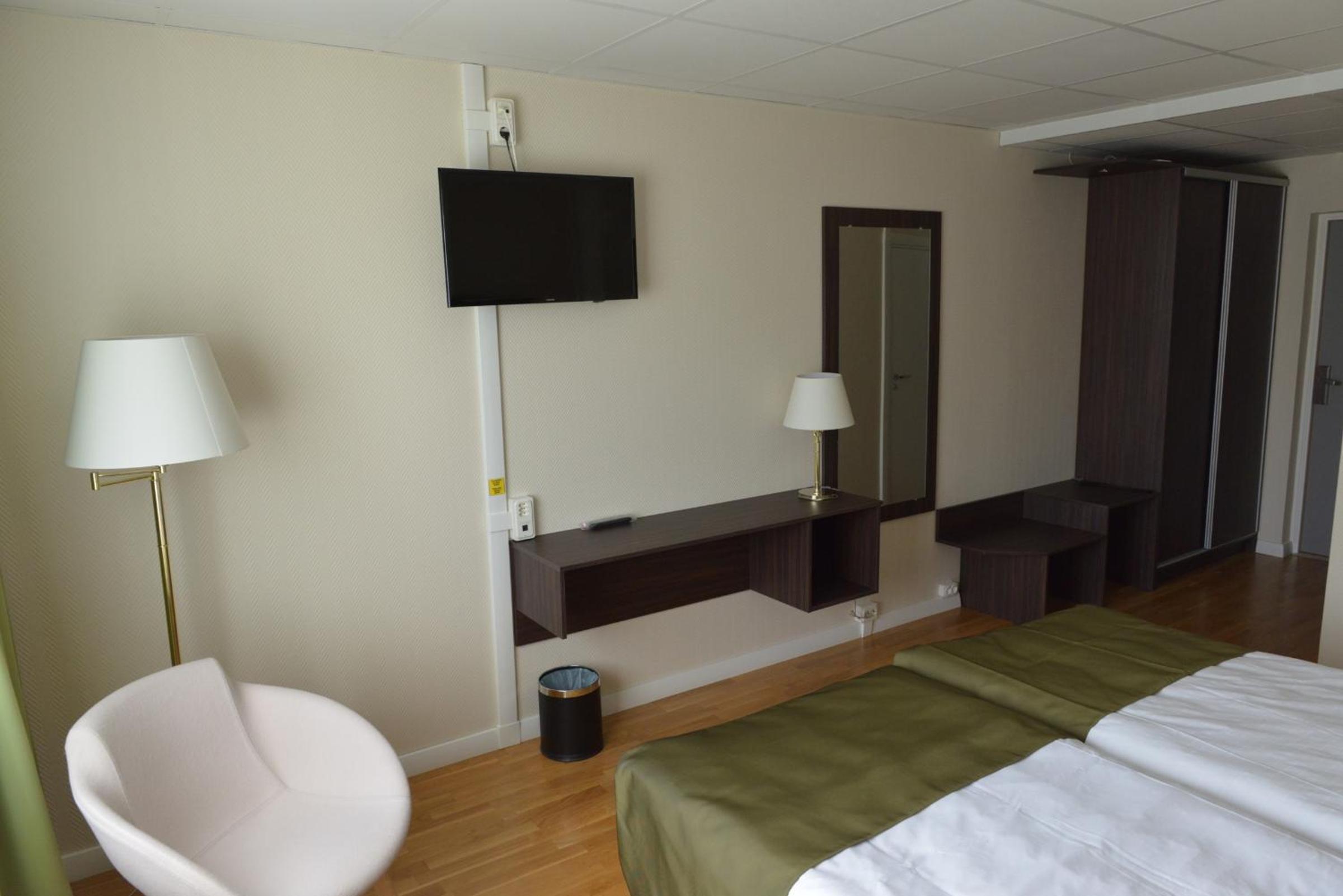 Twin Room - Photo 3