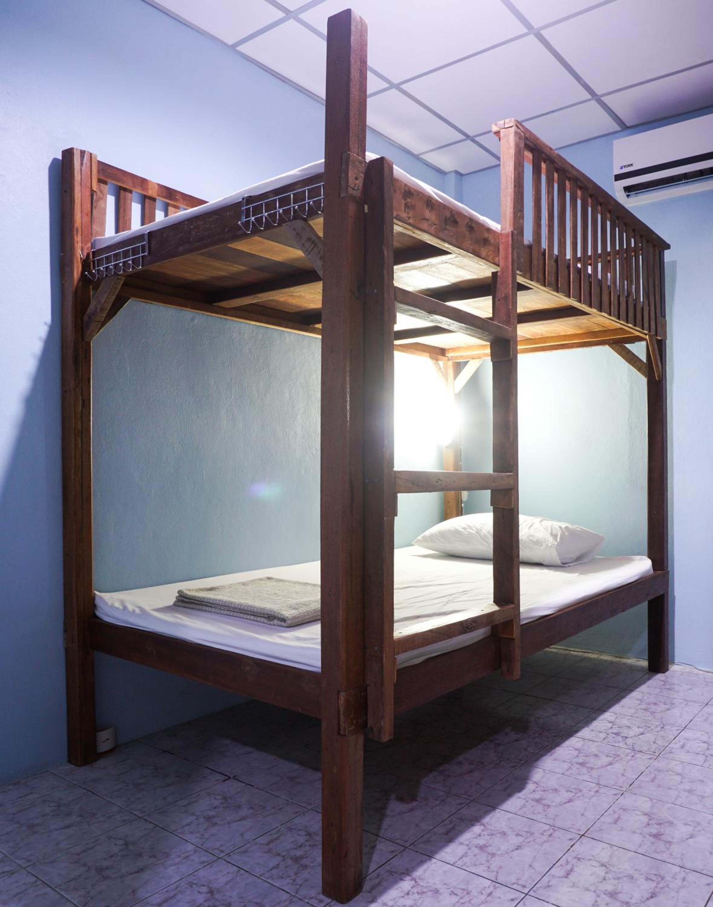 Budget Triple Room with Shared Bathroom photo 1