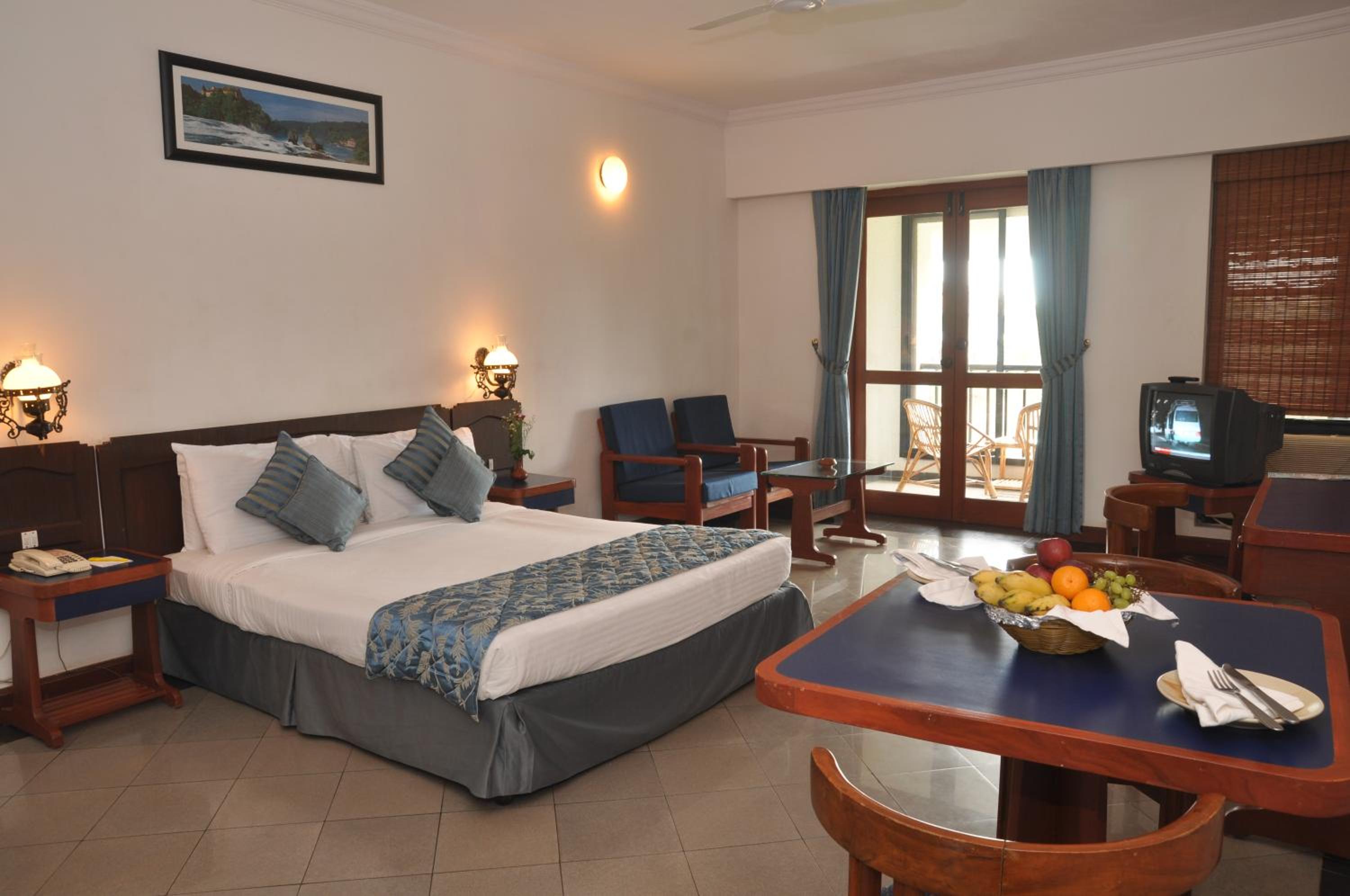 Standard Double or Twin Room - Photo 11