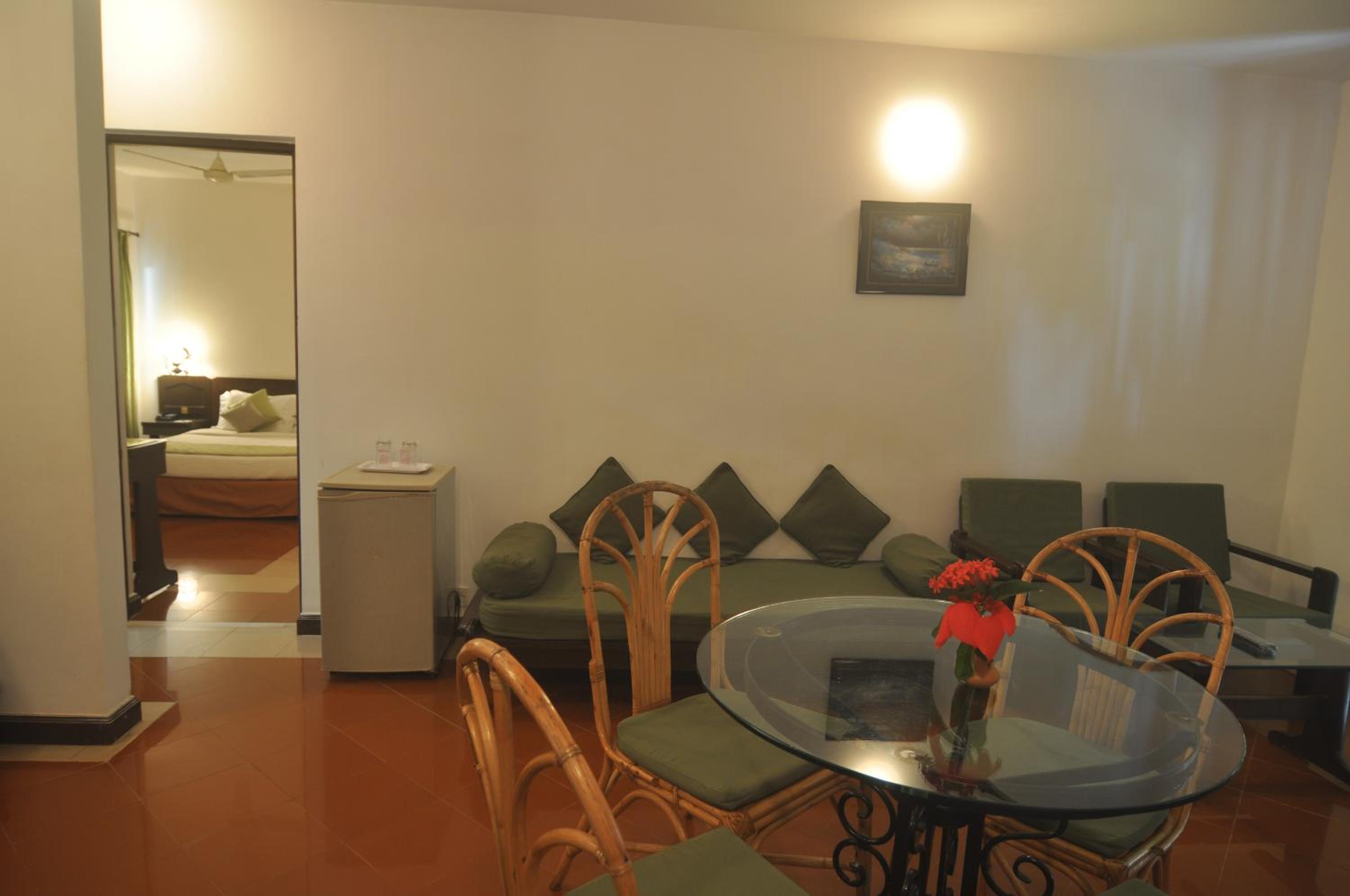 Suite - Photo 12
