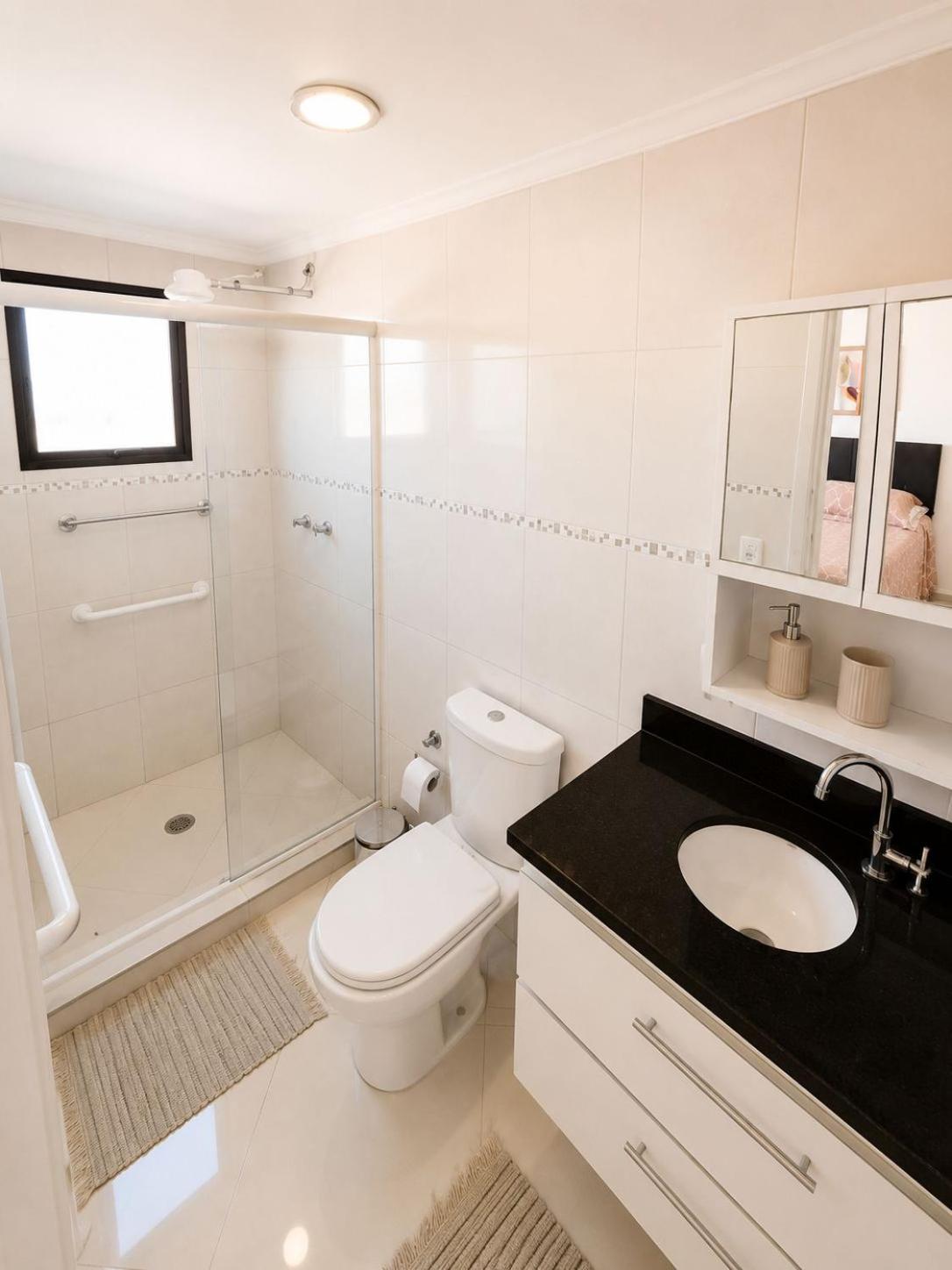 Deluxe One-Bedroom Apartment with City View photo 1