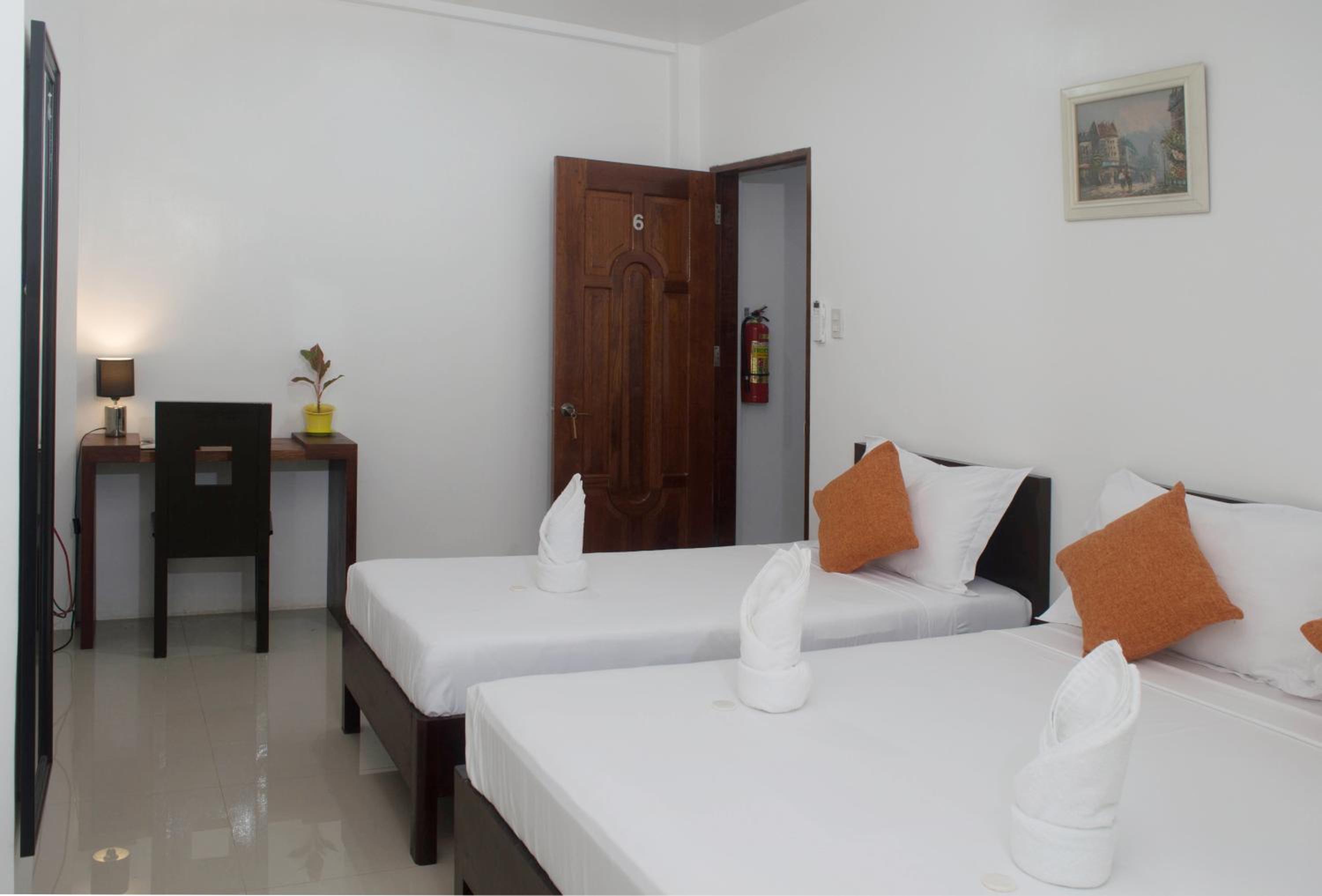 Triple Room with Private Bathroom - Photo 3