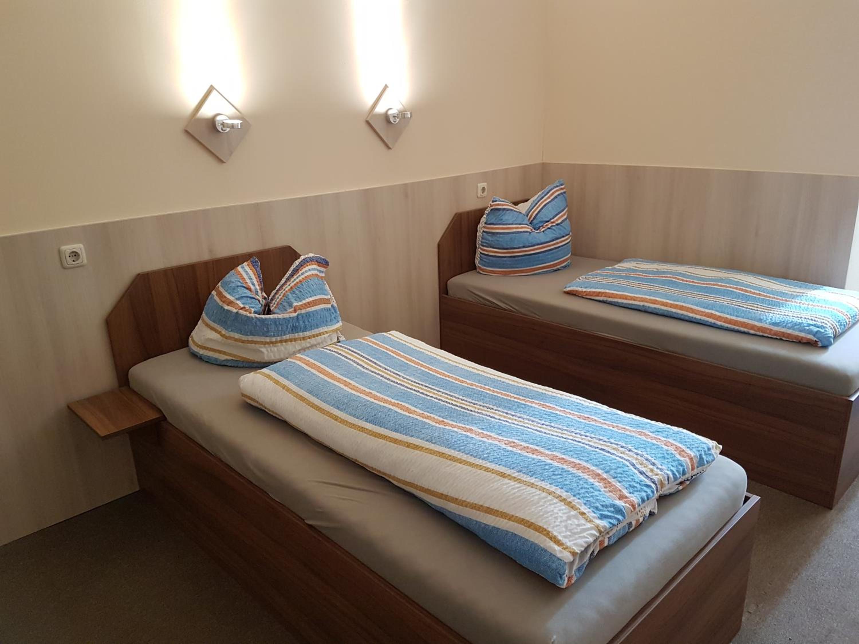 Twin Room - Photo 2