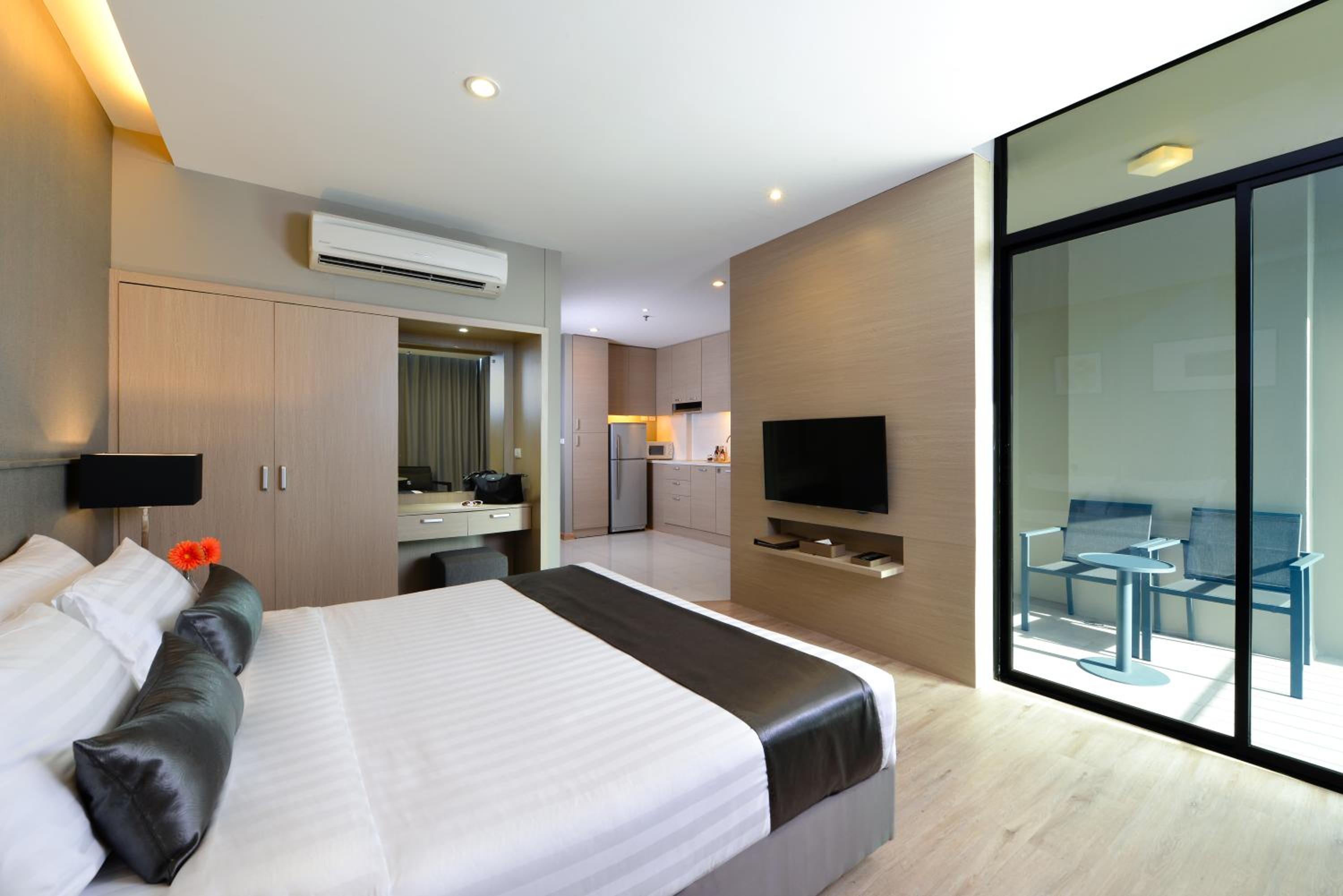 Deluxe Double Room - Photo 11