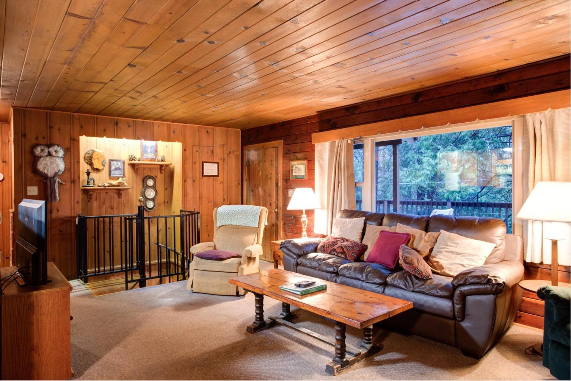 Three-Bedroom House photo 3