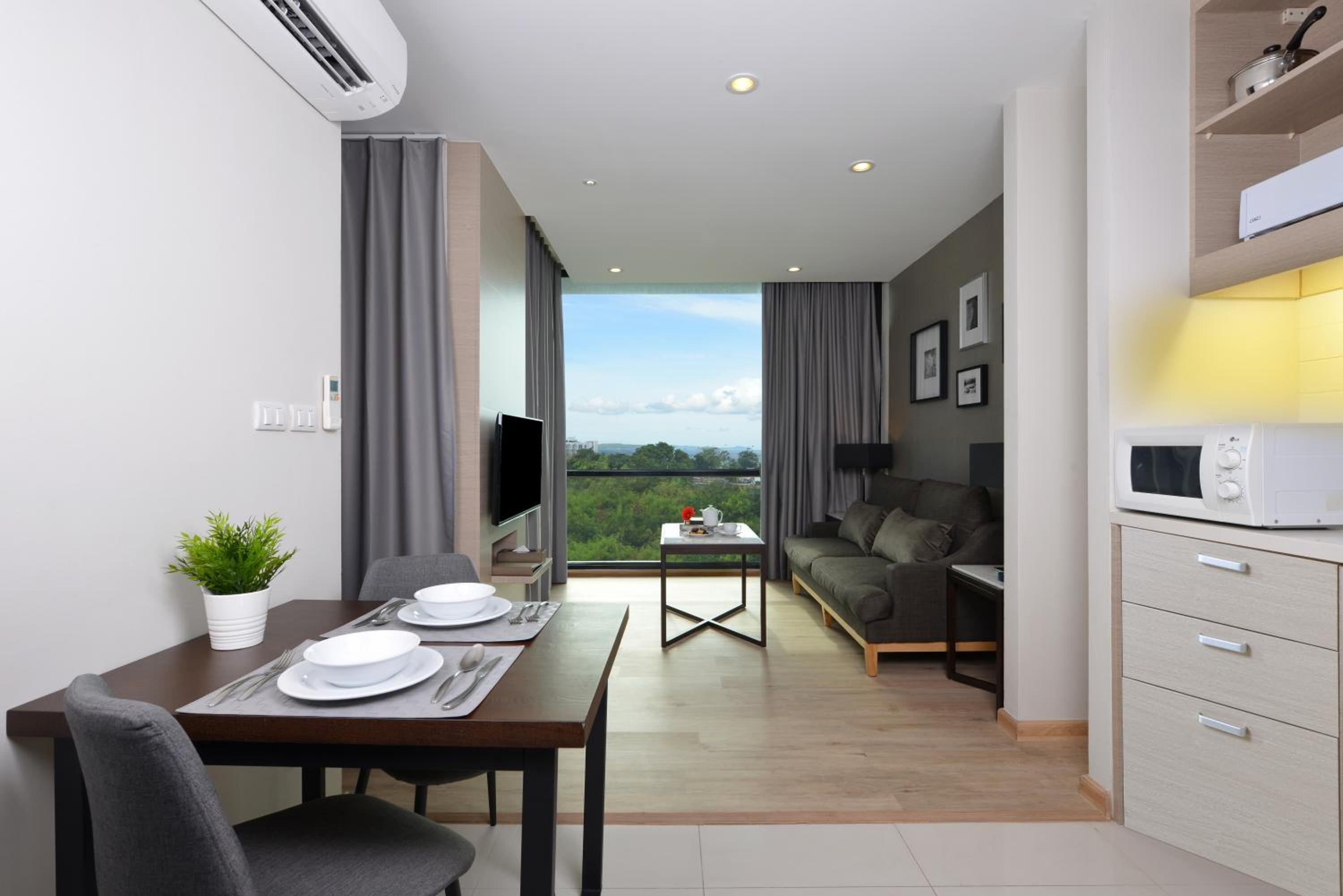 Grand Suite with Double Bed - Photo 9