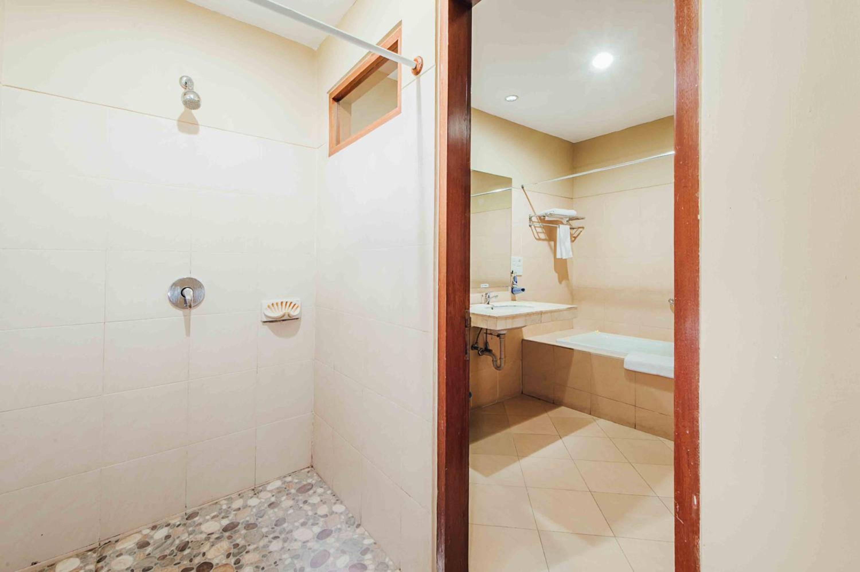 Grand Deluxe Double or Twin Room with Terrace thumbnail 5