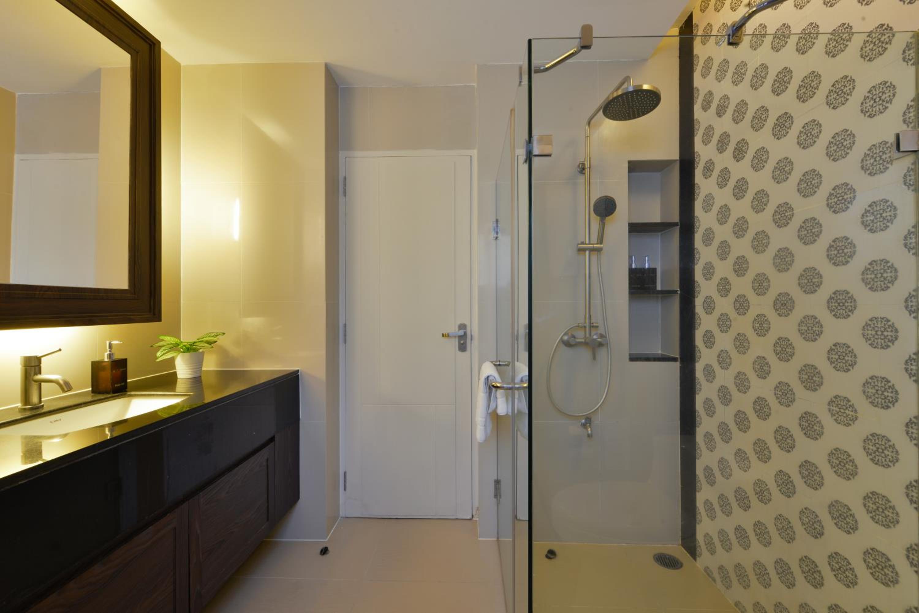Grand Suite with Double Bed - Photo 6
