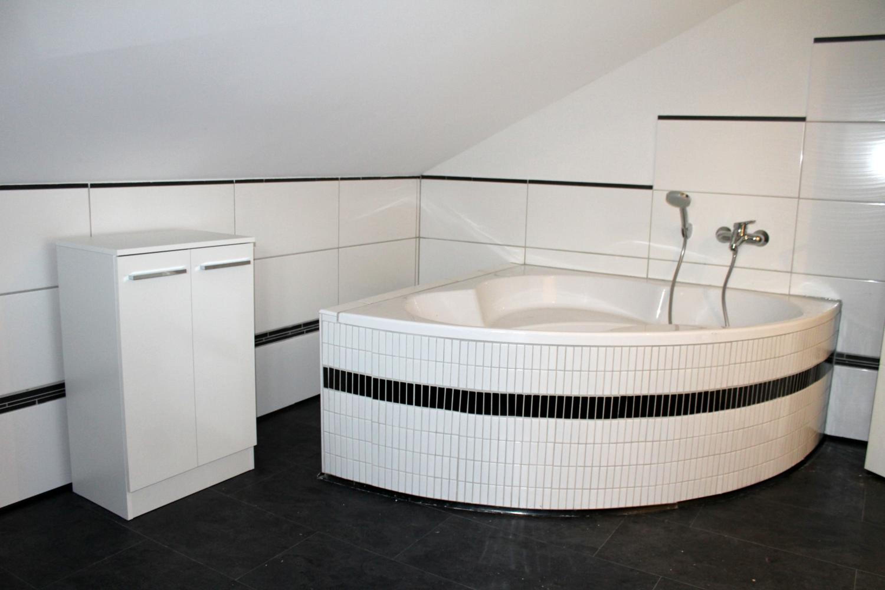 Three-Bedroom House - Photo 11
