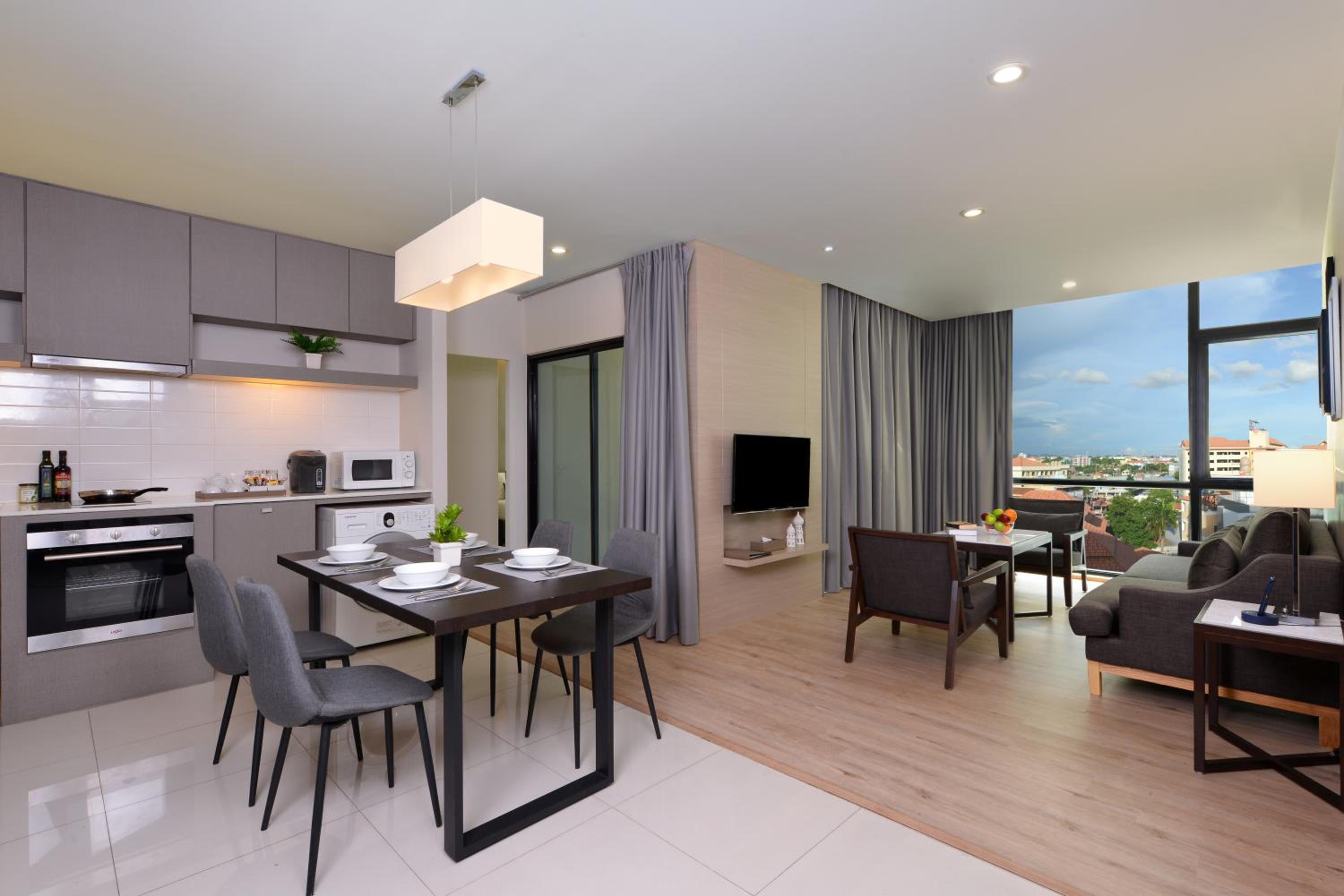 Family Two-Bedroom Suite - Photo 13