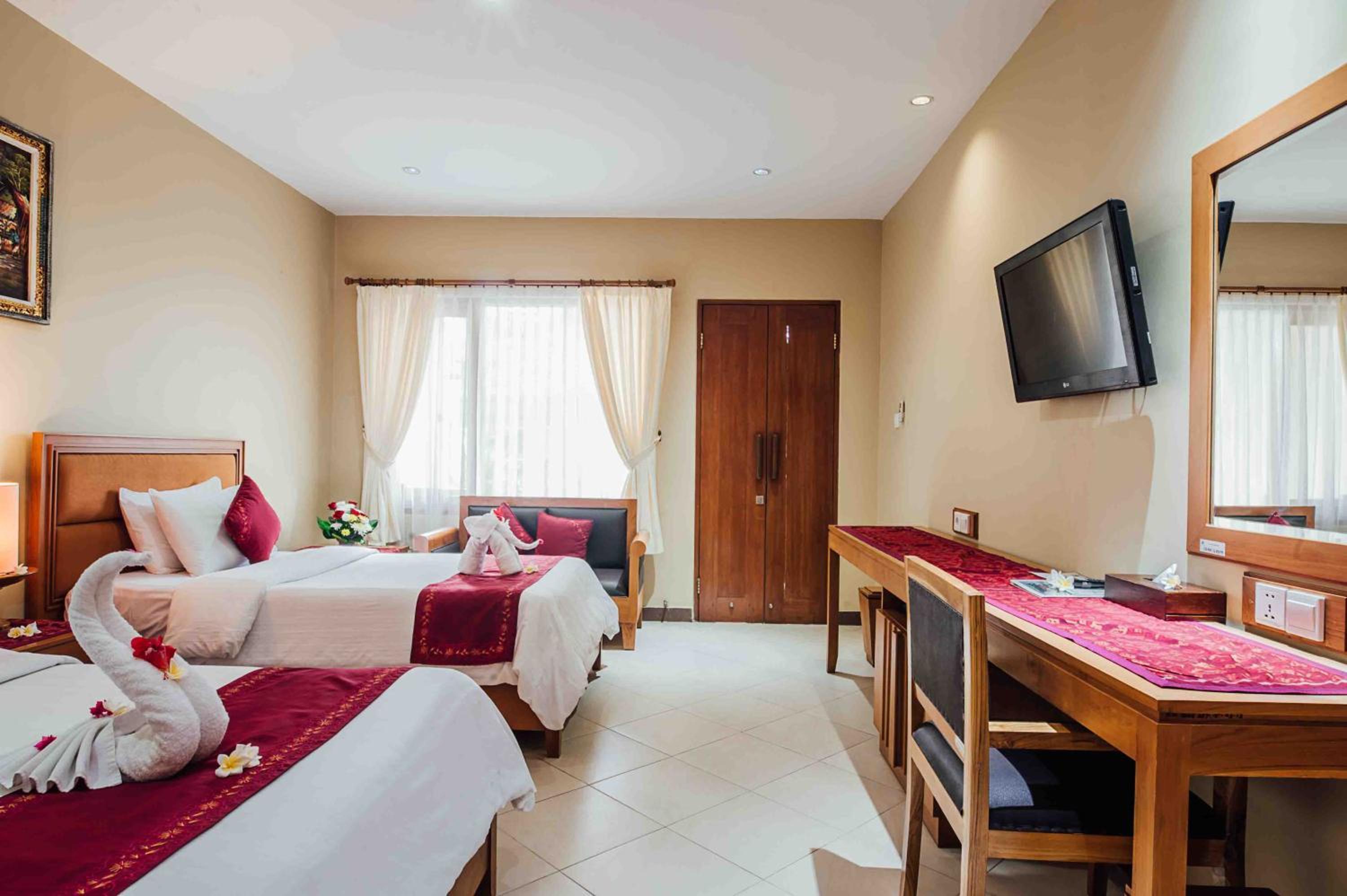 Interconnecting Grand Deluxe Double and Twin Room thumbnail 5