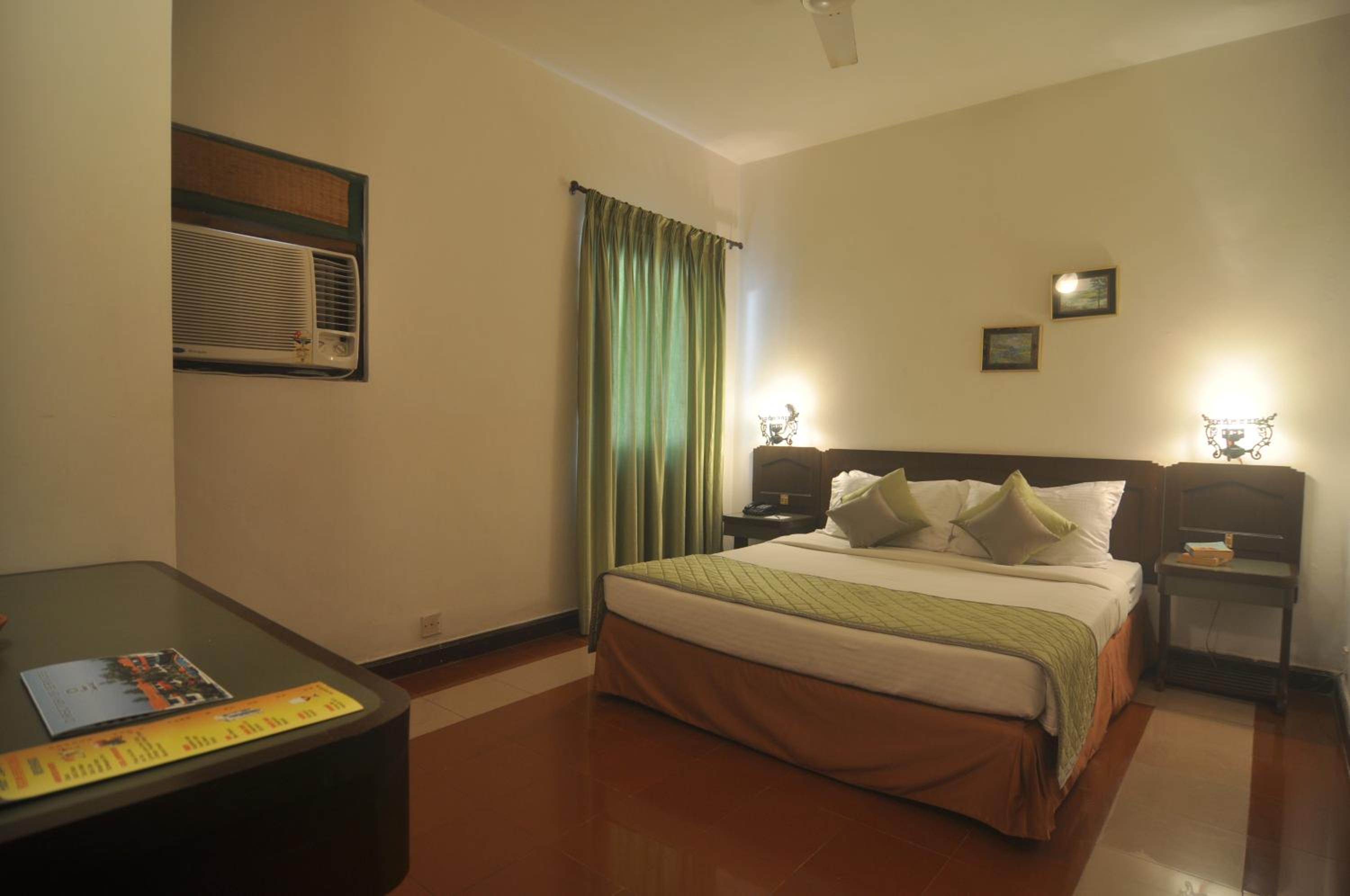 Suite - Photo 10