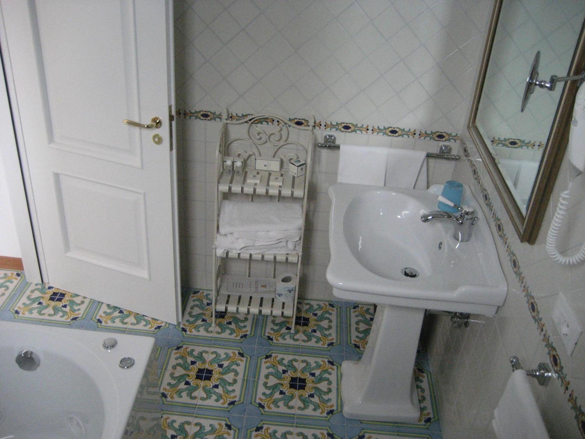 Standard Double Room with Sea View - Photo 4