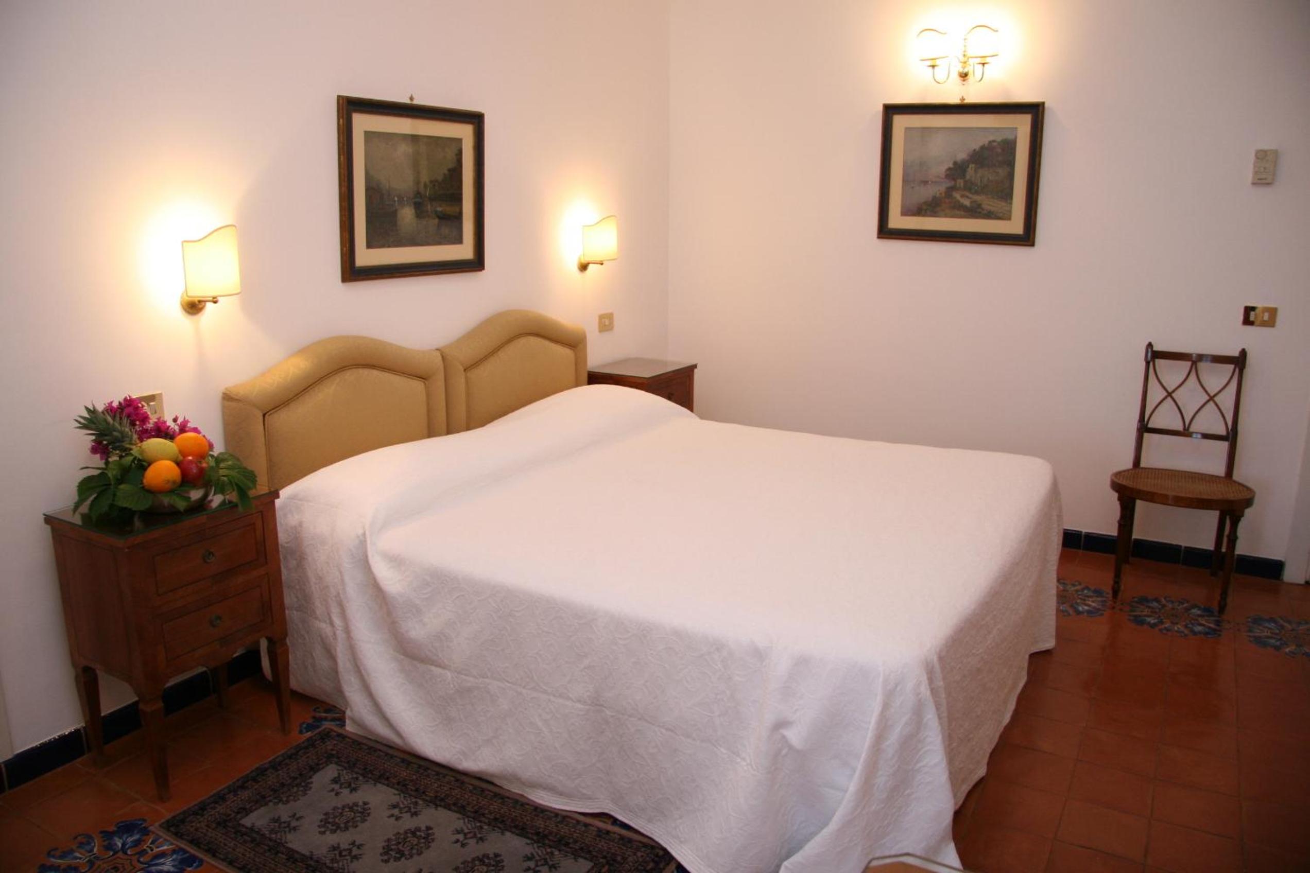 Deluxe Suite with Sea View - Photo 2