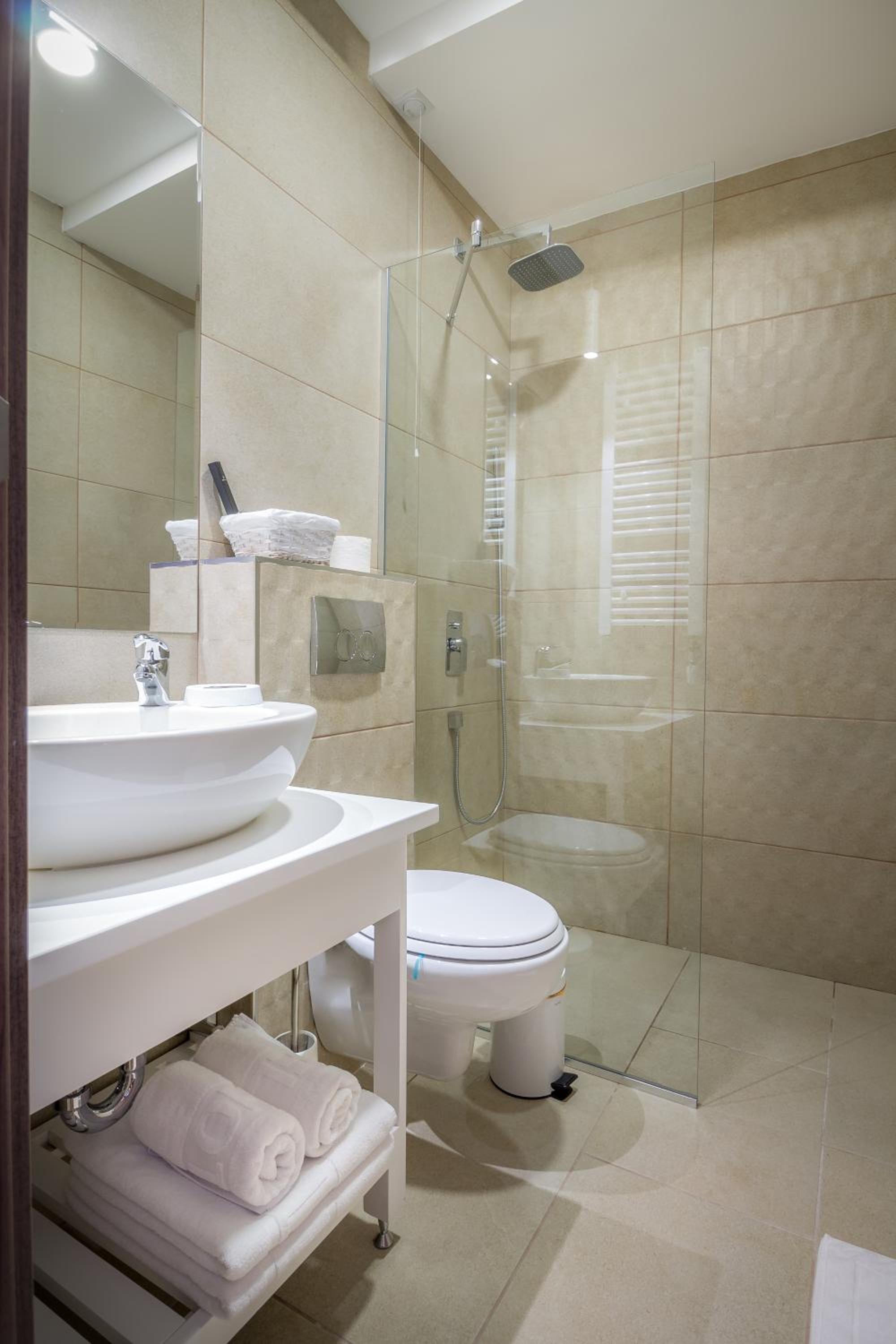 Double or Twin Room photo 3