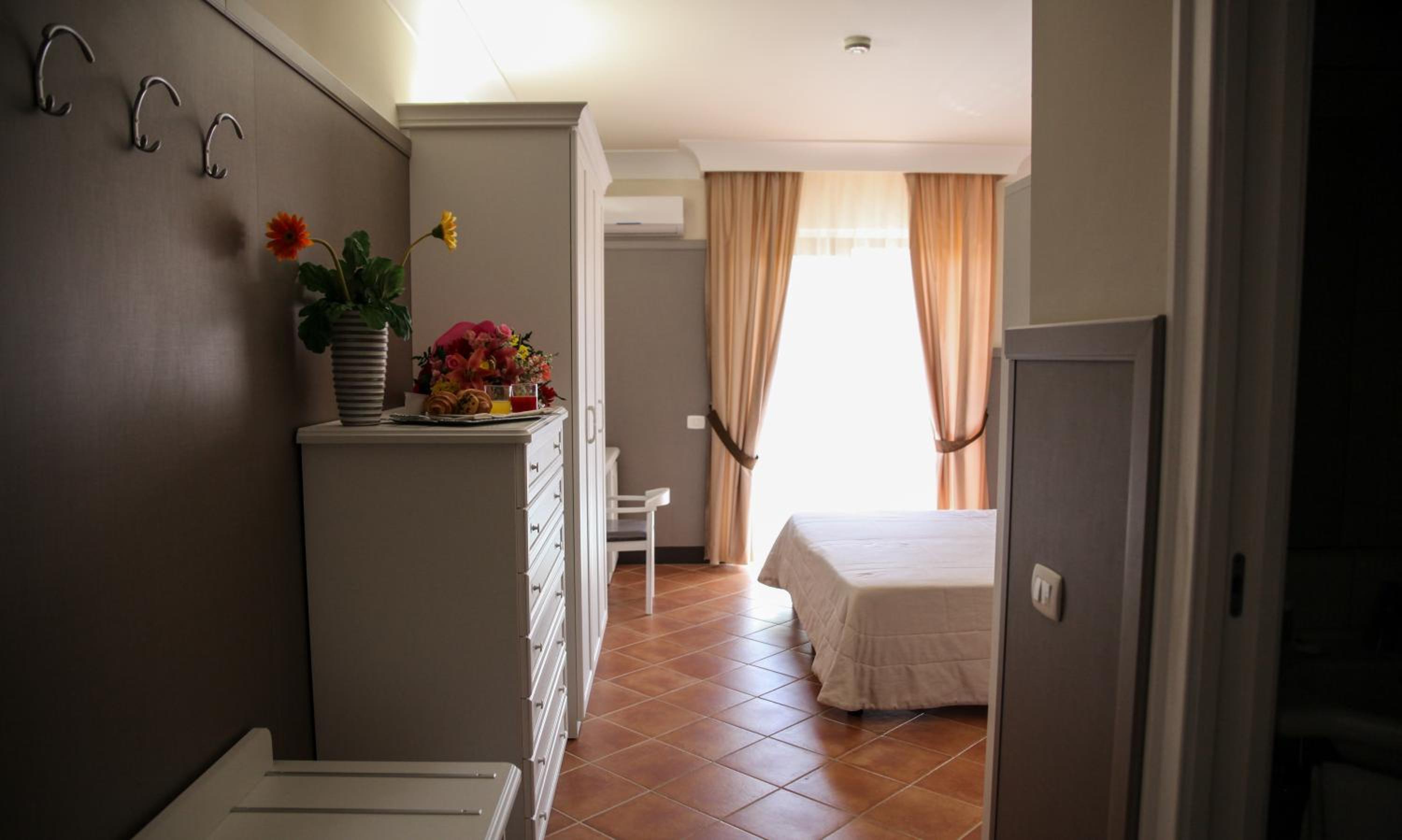 Double or Twin Room - Photo 5